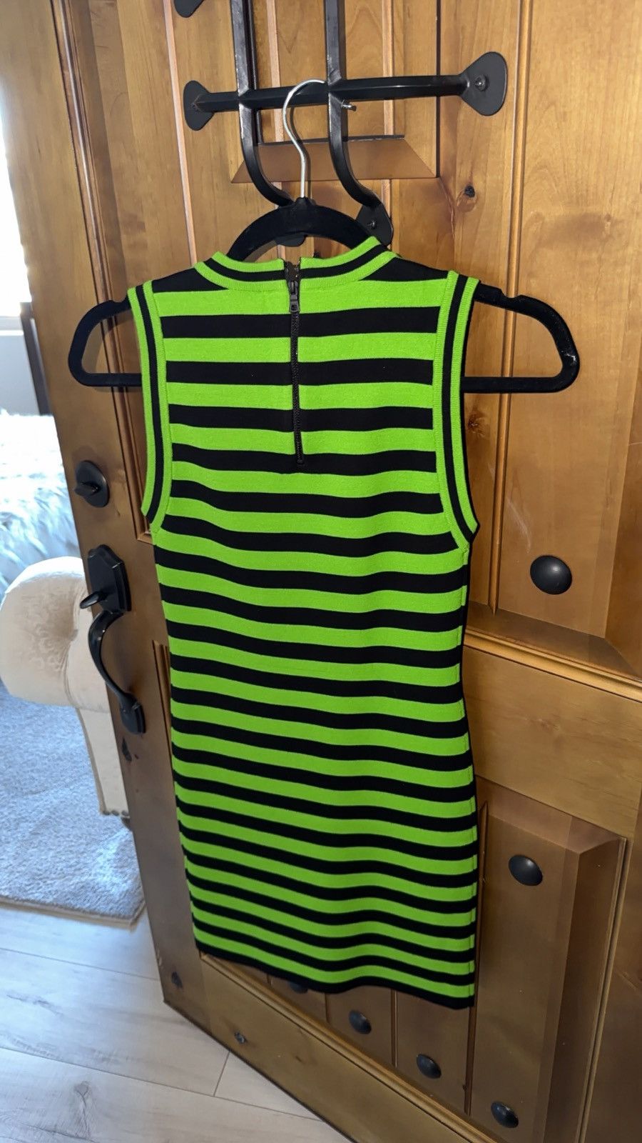 Alice + Olivia Alice+Olivia Landi Striped Mini Dress Size S / US 4 / IT 40 - 4 Thumbnail