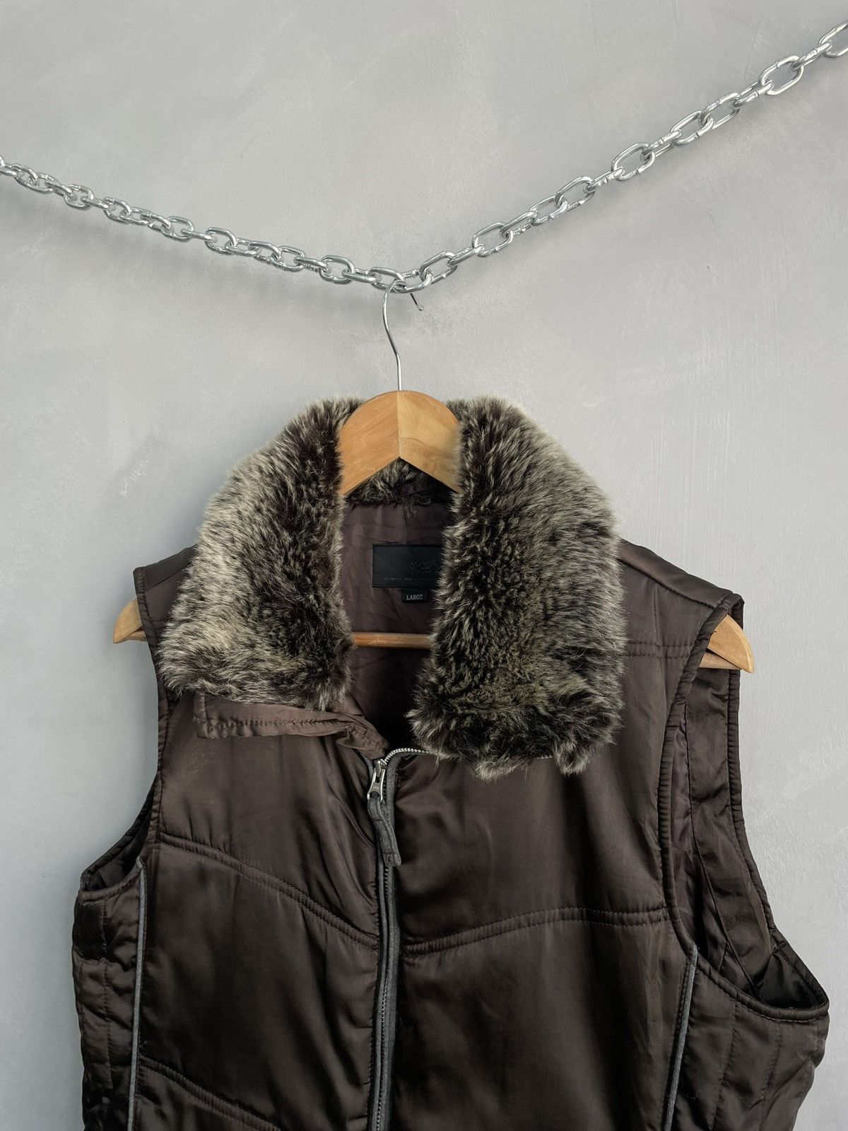 Le Grande Bleu (L.G.B.) nylon ifsixwasnine style fur collar 90s nylon vest jacjet Size US L / EU 52-54 / 3 - 3 Thumbnail