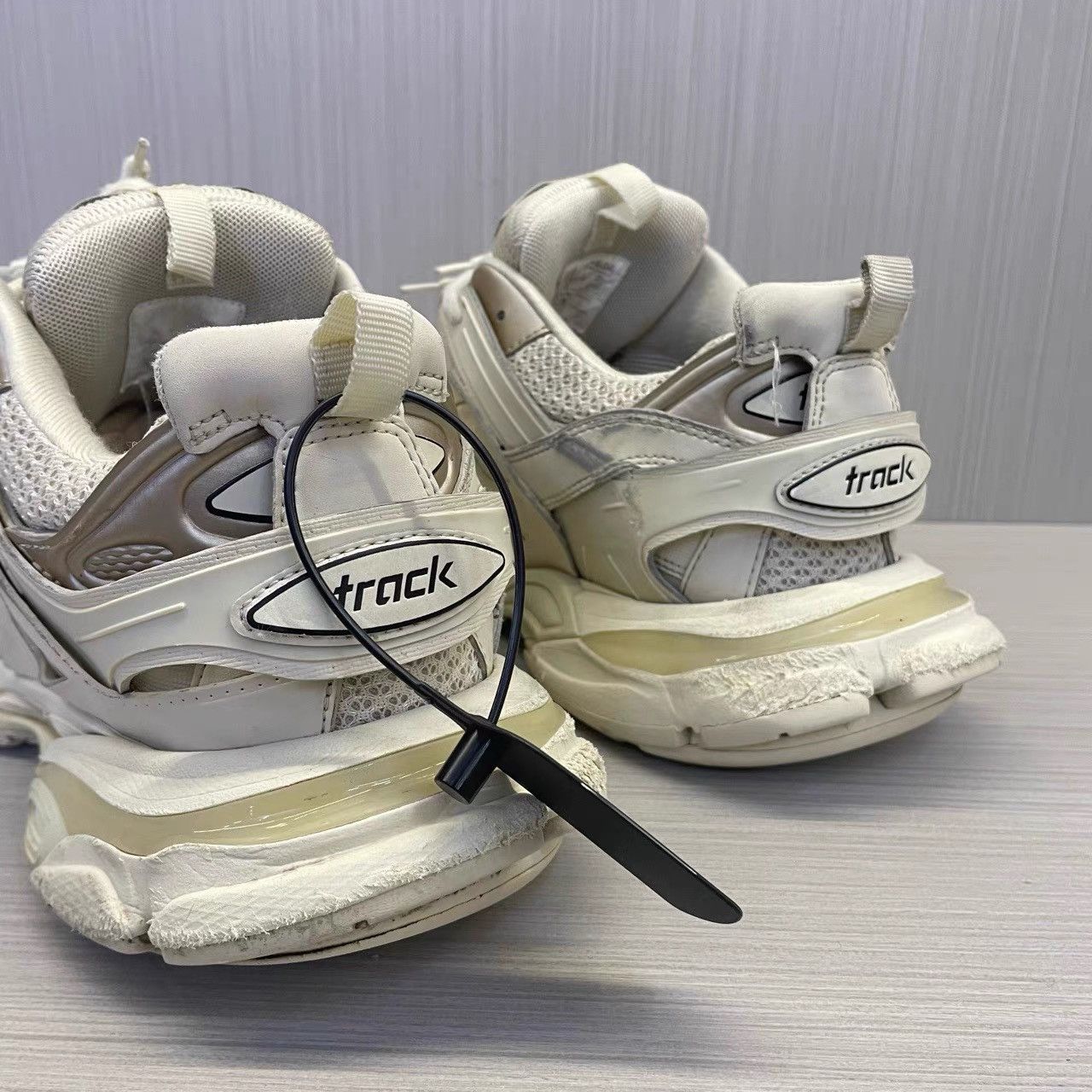 Balenciaga Balenciaga Track Off-white Dad Sneakers K28 Size US 9 / EU 42 - 6 Thumbnail