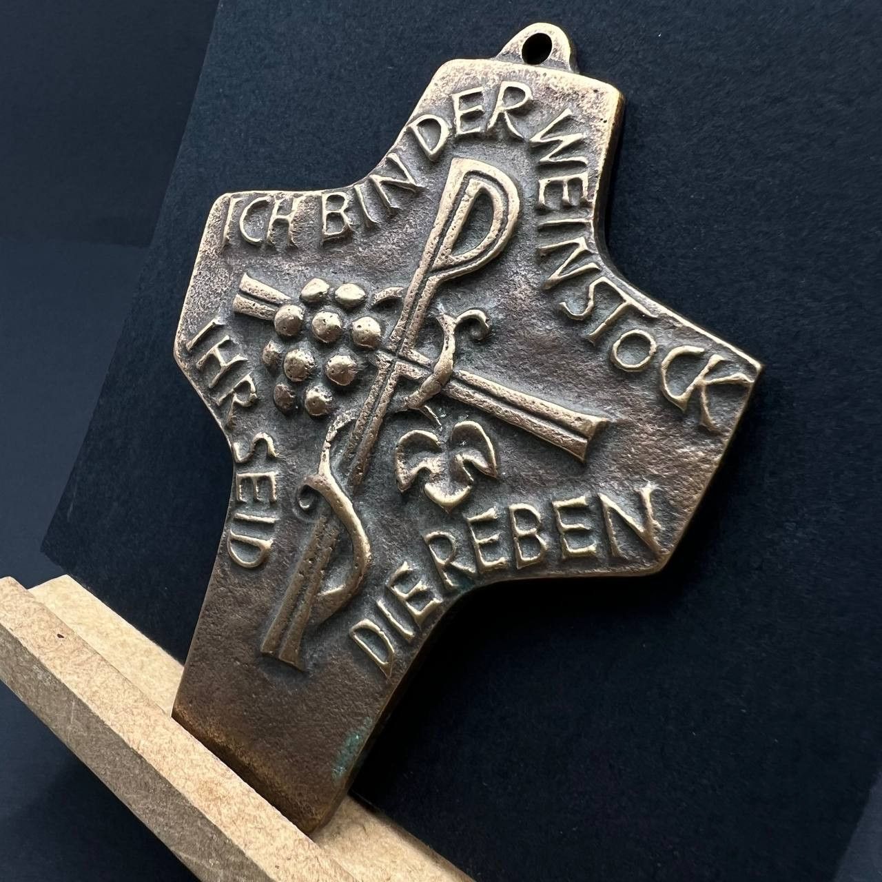 Vintage Vintage Bronze Wall Cross Germany 1970s Ich bin der Weinstoc Size ONE SIZE - 3 Thumbnail