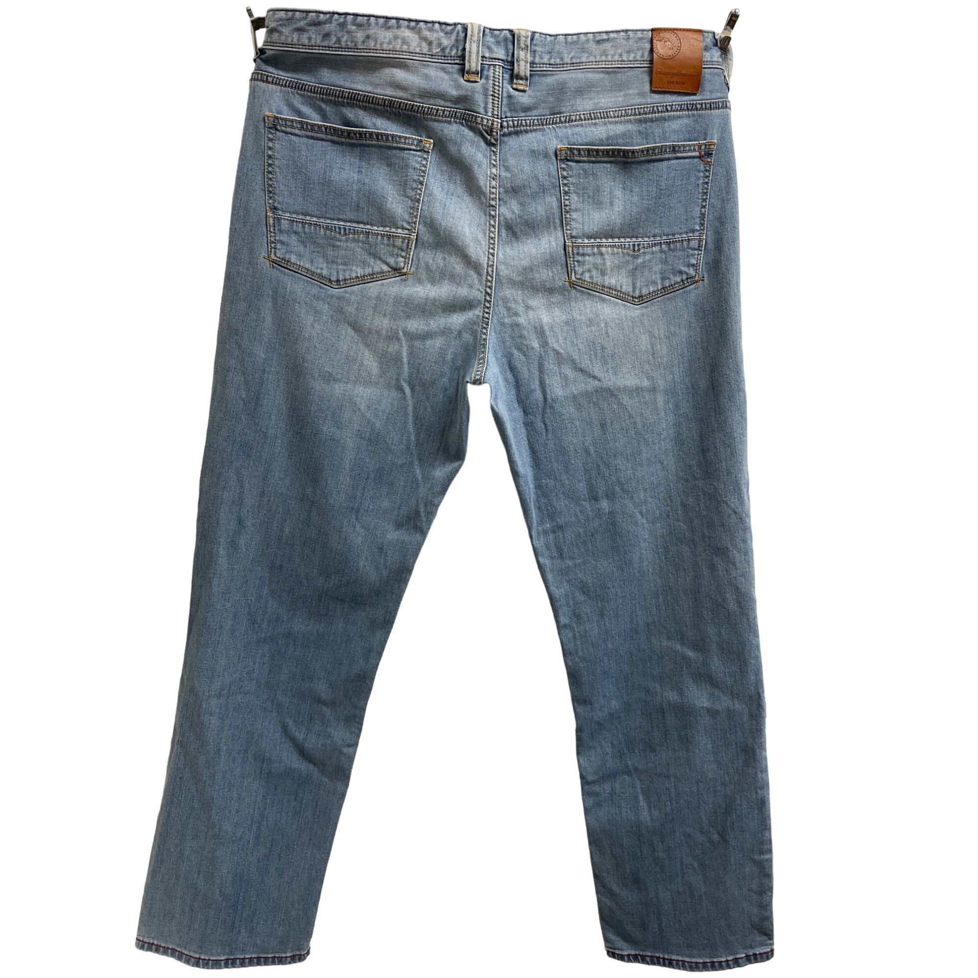 Tommy Bahama Tommy Bahama Men's Light Wash Jeans Size 38 x 32 SKU 1107 Size US 38 / EU 54 - 5 Thumbnail