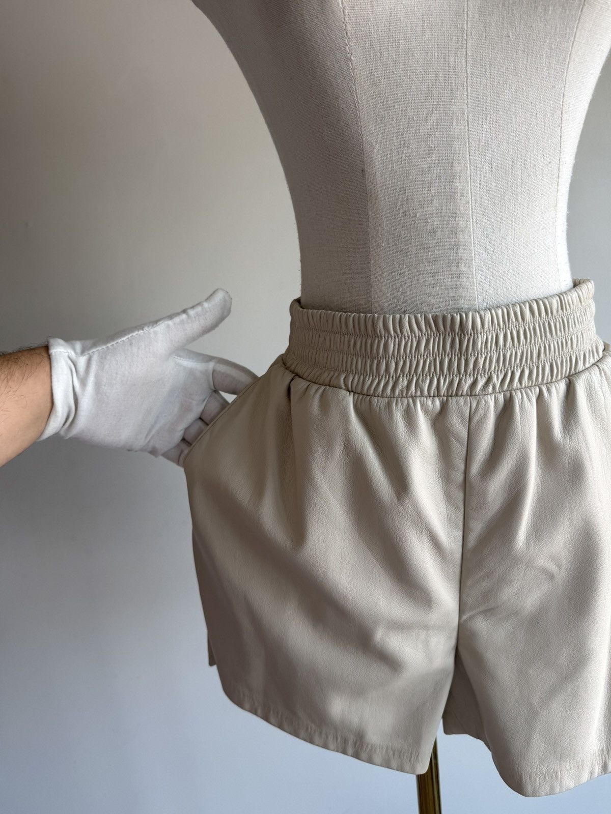 Anine Bing Anine Bing off-white vegan leather shorts sz M Size 27" / US 4 / IT 40 - 2 Thumbnail