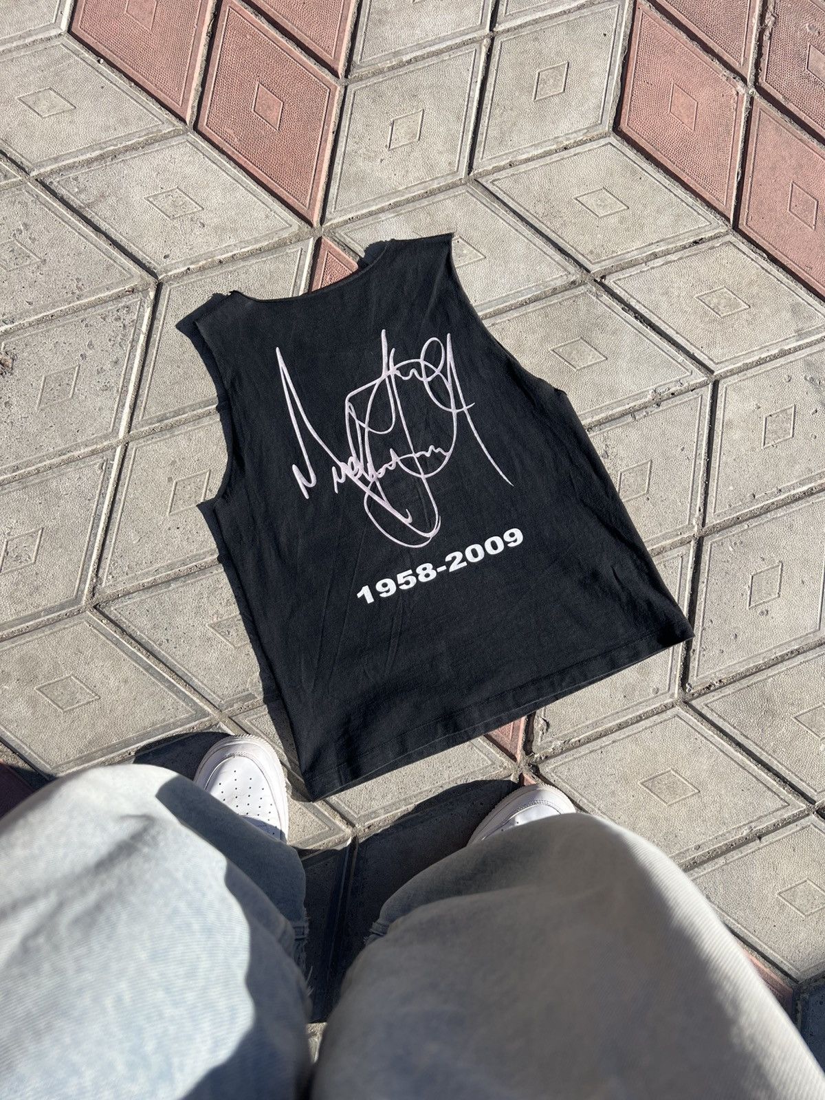Band Tees × Vintage VINTAGE MICHAEL JACKSON KING OF POP AOP T SHIRT 1985-2009 Size US S / EU 44-46 / 1 - 7 Thumbnail