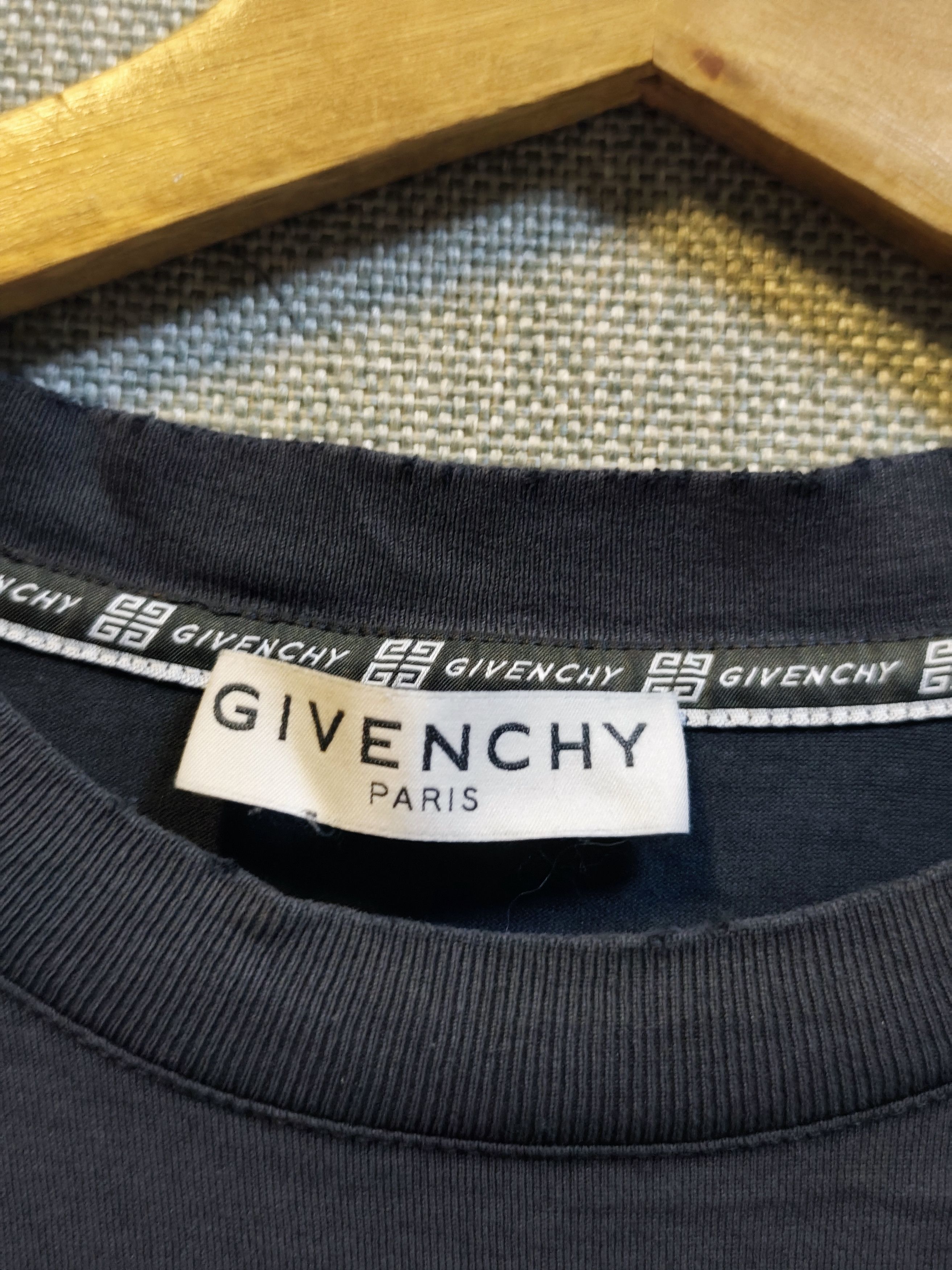 Givenchy ​Givenchy Paris Distressed Vintage Logo T-Shirt Size US XL / EU 56 / 4 - 4 Thumbnail