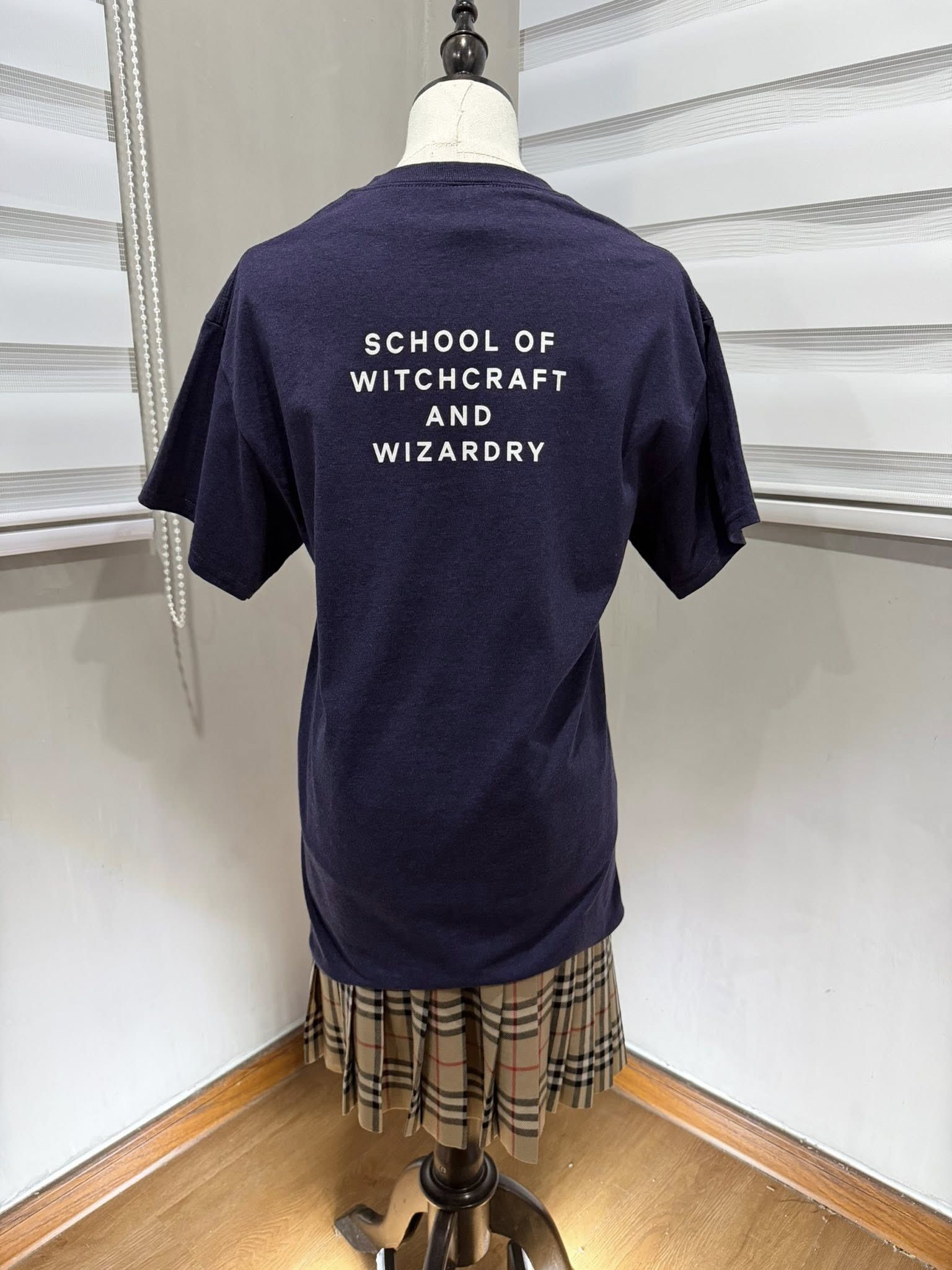 Gildan HOGWARTS school of witchcraft S1679 Size US S / EU 44-46 / 1 - 2 Thumbnail