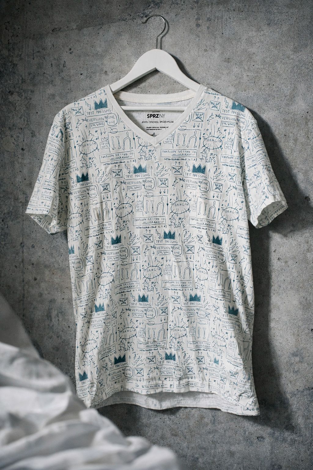 Jean-Michel Basquiat Uniqlo x Jean-Michel Basquiat x MoMA Tee All Over Print M Size US M / EU 48-50 / 2 - 2 Thumbnail