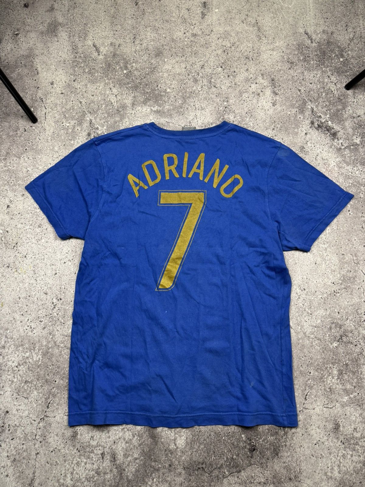 Nike Vintage Nike Brazil Y2K #7 Adriano Soccer Jersey Shirt Size US L / EU 52-54 / 3 - 7 Thumbnail