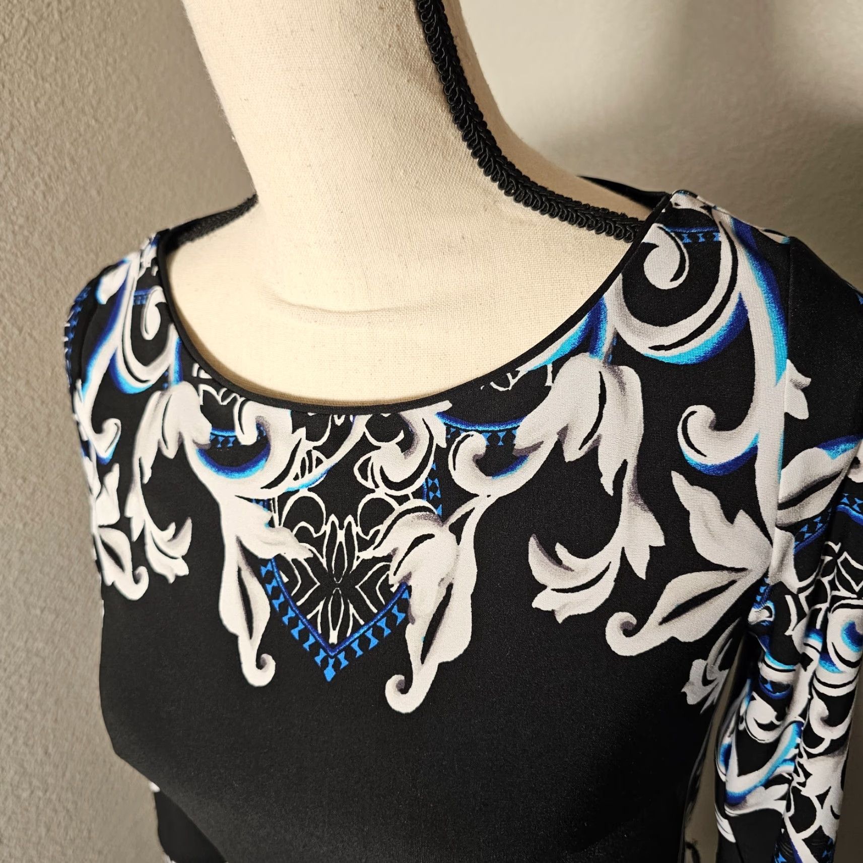 White House Black Market WHBM Women's Dress XS Black Floral Career Mini Sheath Long Sleeve Boat Neck Size XS / US 0-2 / IT 36-38 - 6 Thumbnail