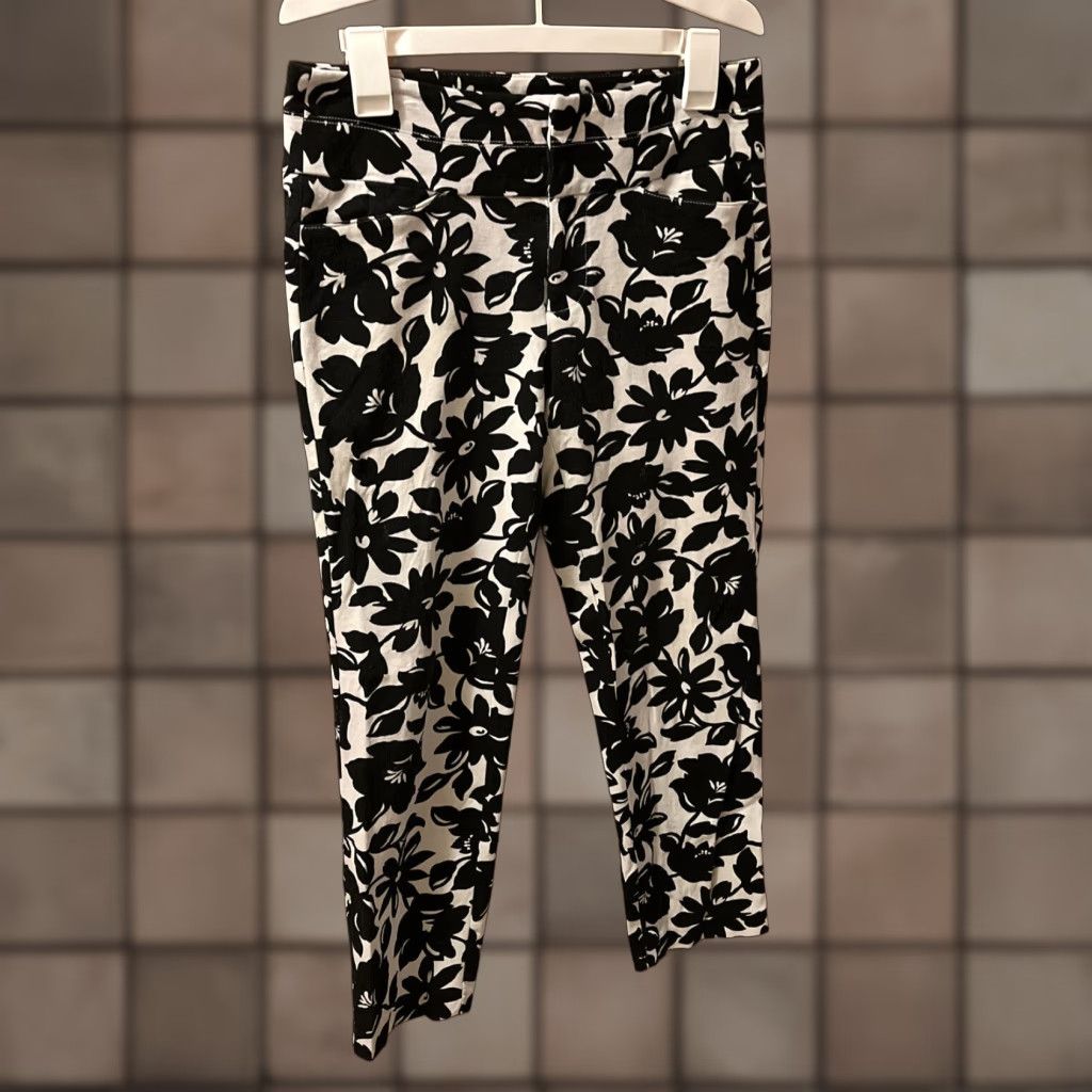 Vintage VINTAGE ELLE Women Capri Pants Size 2 Straight Leg Floral Pattern White Black Stretch Summer Fall Winter Size 26" / US 2 / IT 38 - 1 Thumbnail