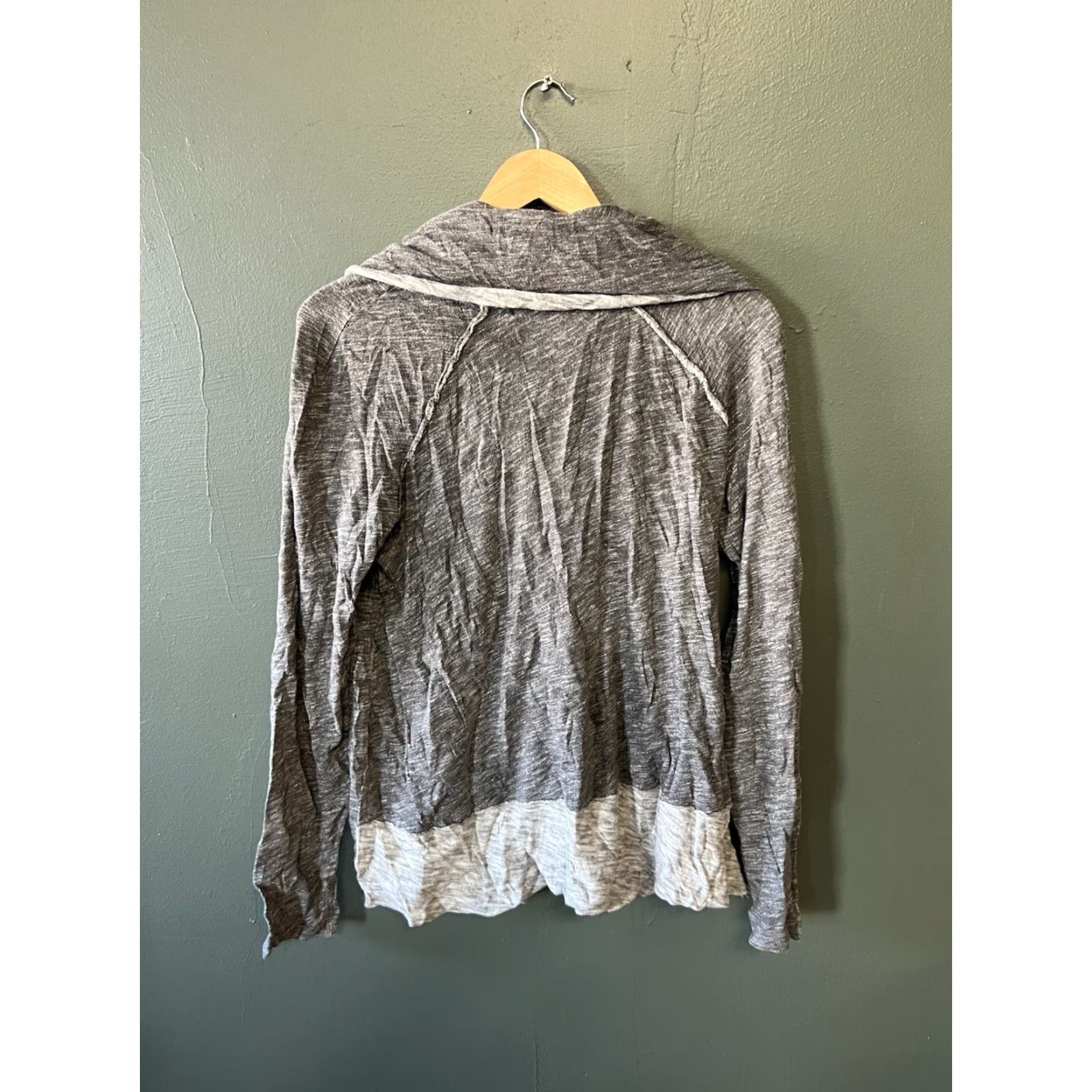 Free People Free People Sweatshirt One Size Gray Pullover Beach Womens Long Sleeve Activewear Size One Size ONE SIZE - 2 Thumbnail