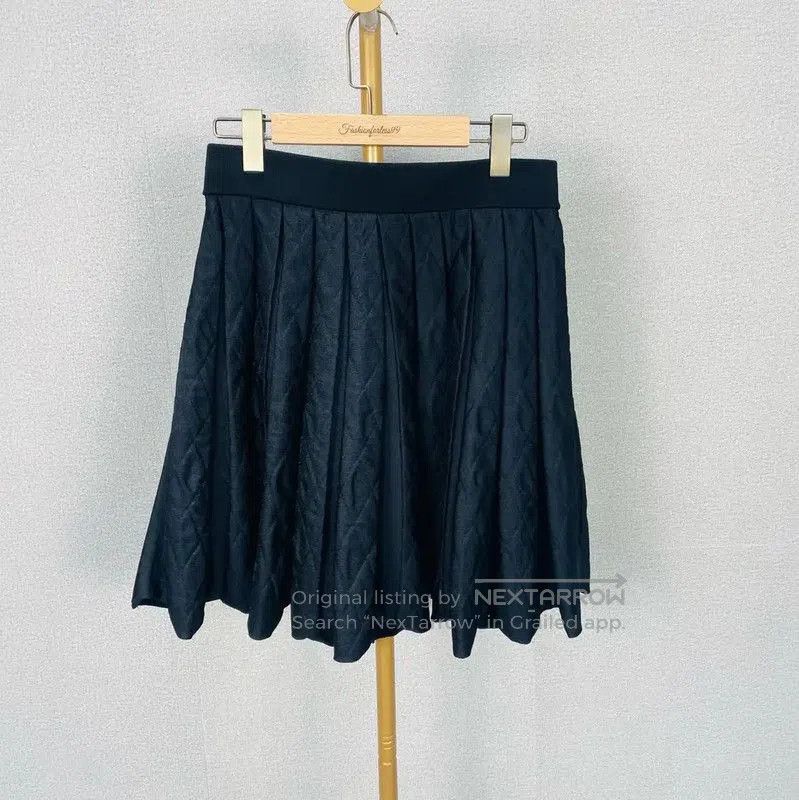 Louis Vuitton Louis Vuitton Women's Black Skirt . Size 26" / US 2 / IT 38 - 1 Thumbnail