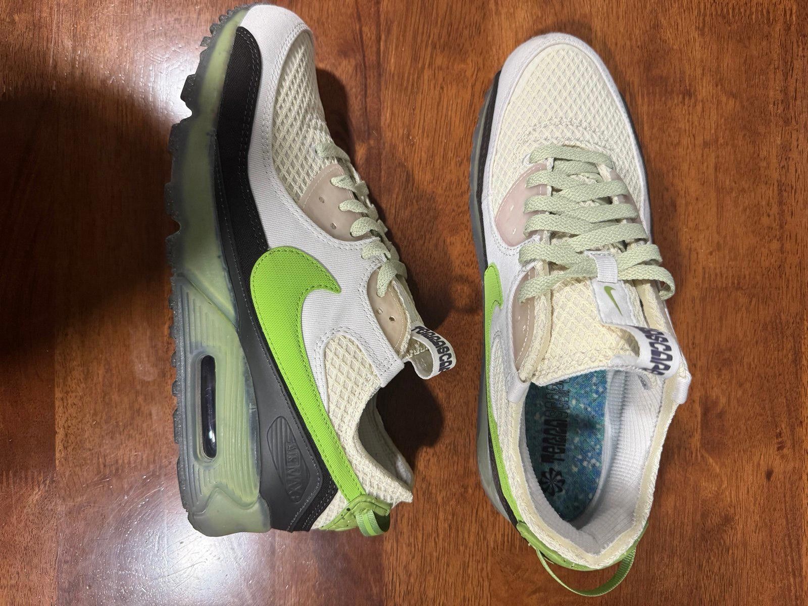Nike Air Max 90 Green & Beige Sneakers - Versatile Comfort