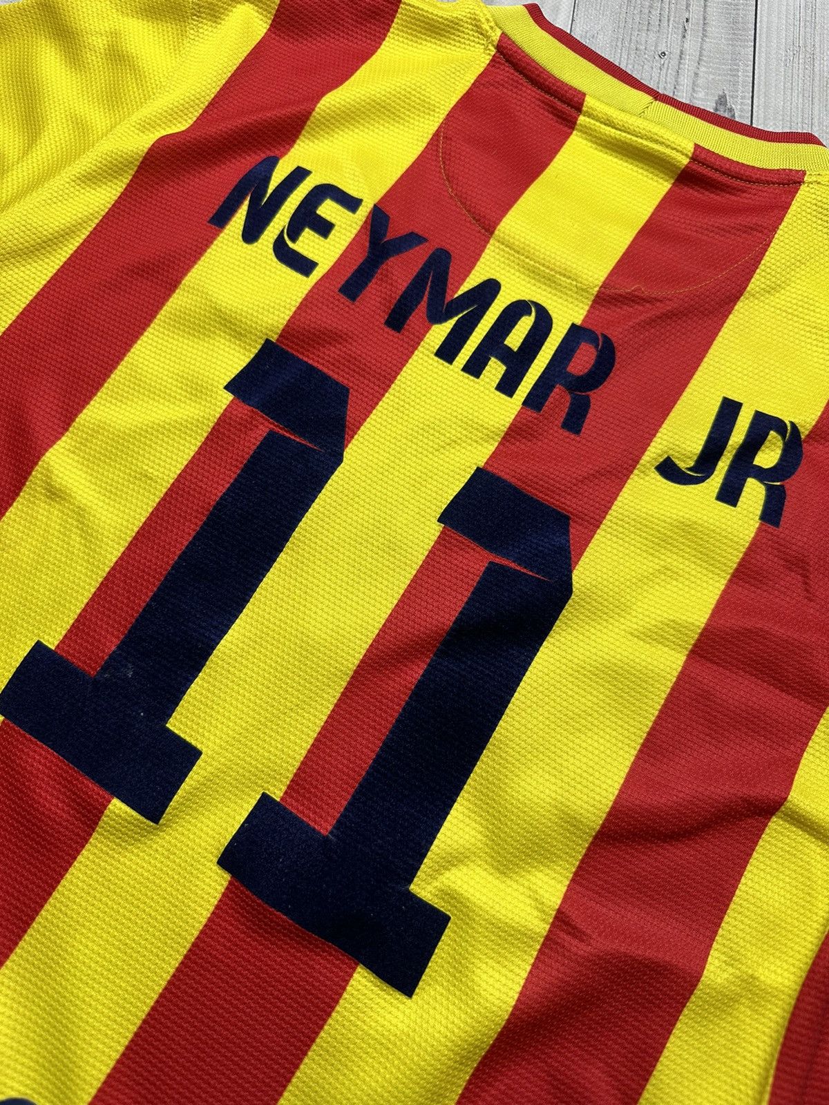 Vintage Vintage Barcelona soccer jersey 11 Neymar size S Size US S / EU 44-46 / 1 - 11 Thumbnail