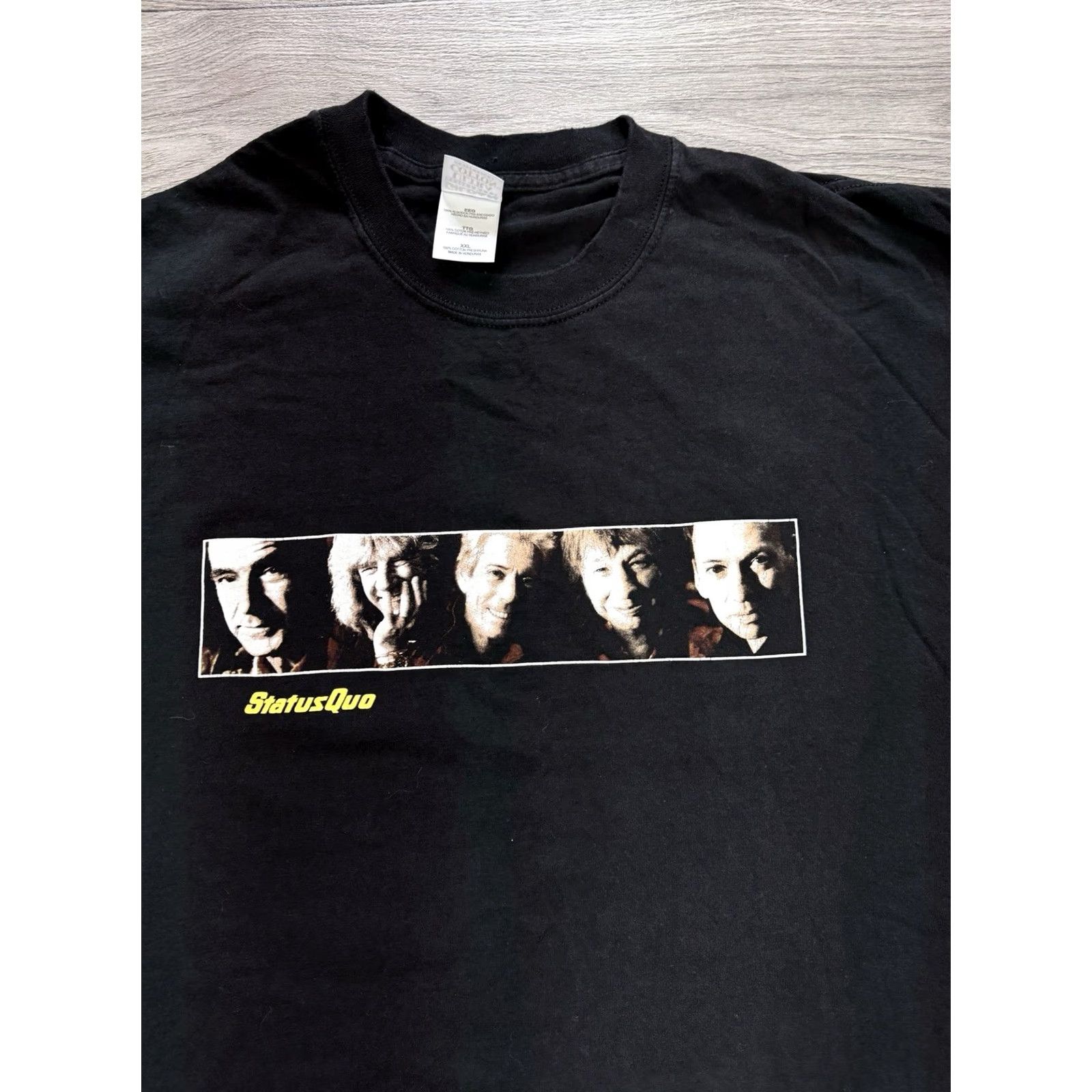 Gildan VINTAGE Status Qwo RIFFTS Tour UK 2003 2004 Rock Band T-Shirt Black 2XL Mens Short Sleeve T-Shirt XS? Size US XXL / EU 58 / 5 - 7 Thumbnail