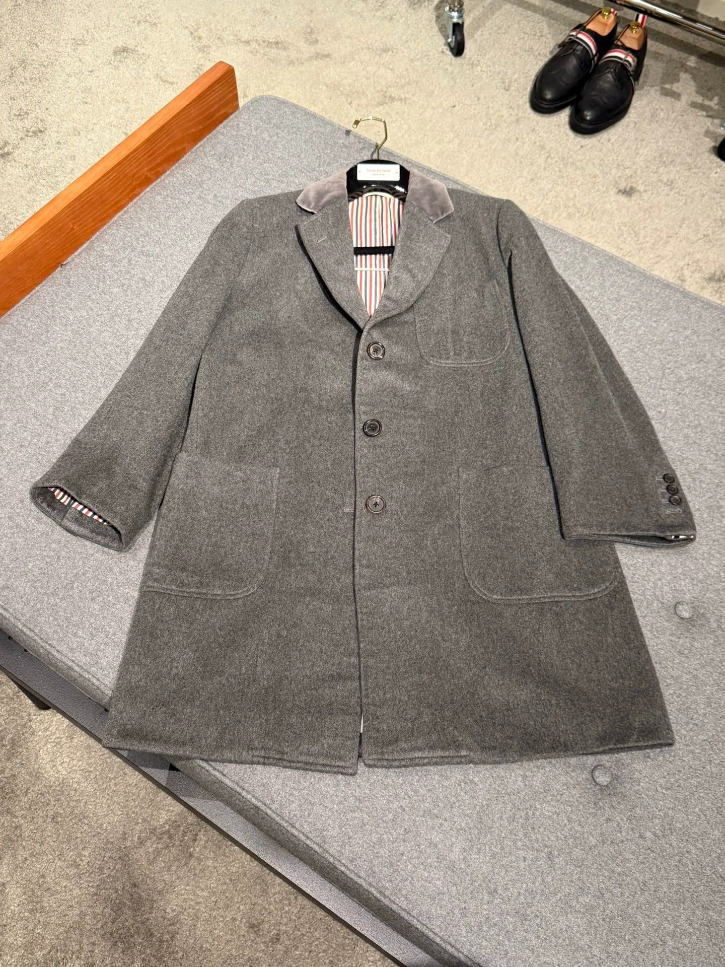 Thom Browne Thom Browne Women's Classic Cashmere Overcoat Charcoal 40 Size S / US 4 / IT 40 - 3 Thumbnail