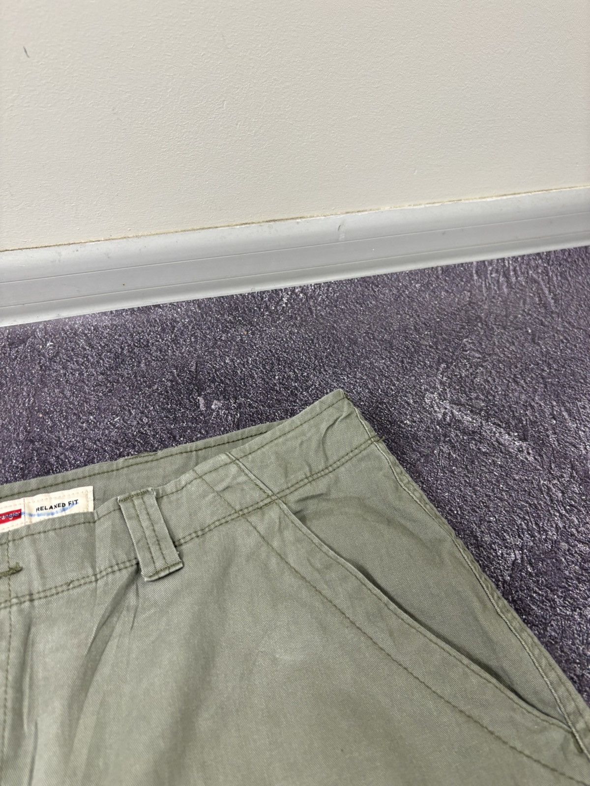 Vintage Vintage Wrangler USA Relaxed Fit Khaki Green Cargo Shorts Size US 38 / EU 54 - 10 Thumbnail