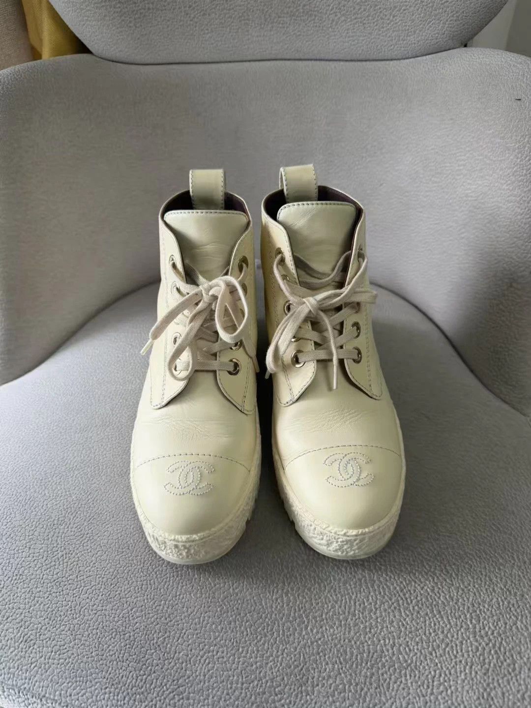 Chanel Chanel Cream CC Platform Short Boots 36 Size US 5 / IT 35 - 2 Thumbnail