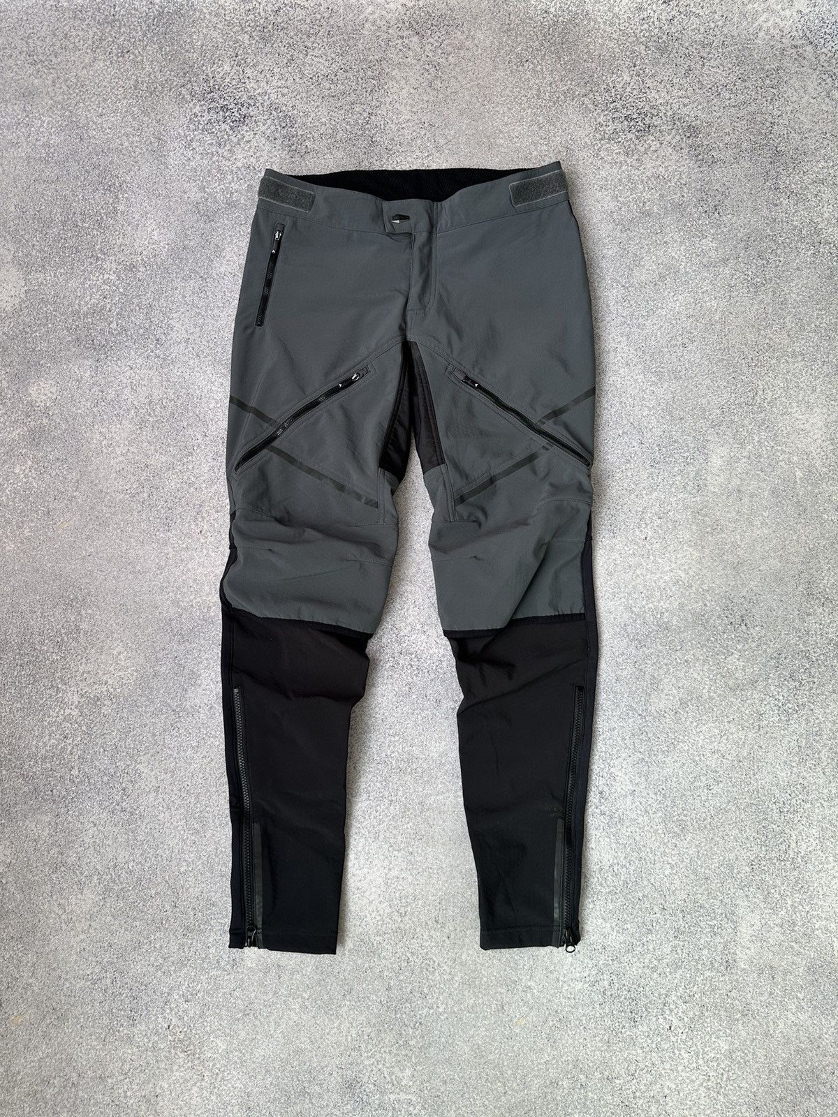 image of Outdoor Life x Vintage Vaude Men's Virt Softshell Outdoor Pants in Black Gray (Size 34)