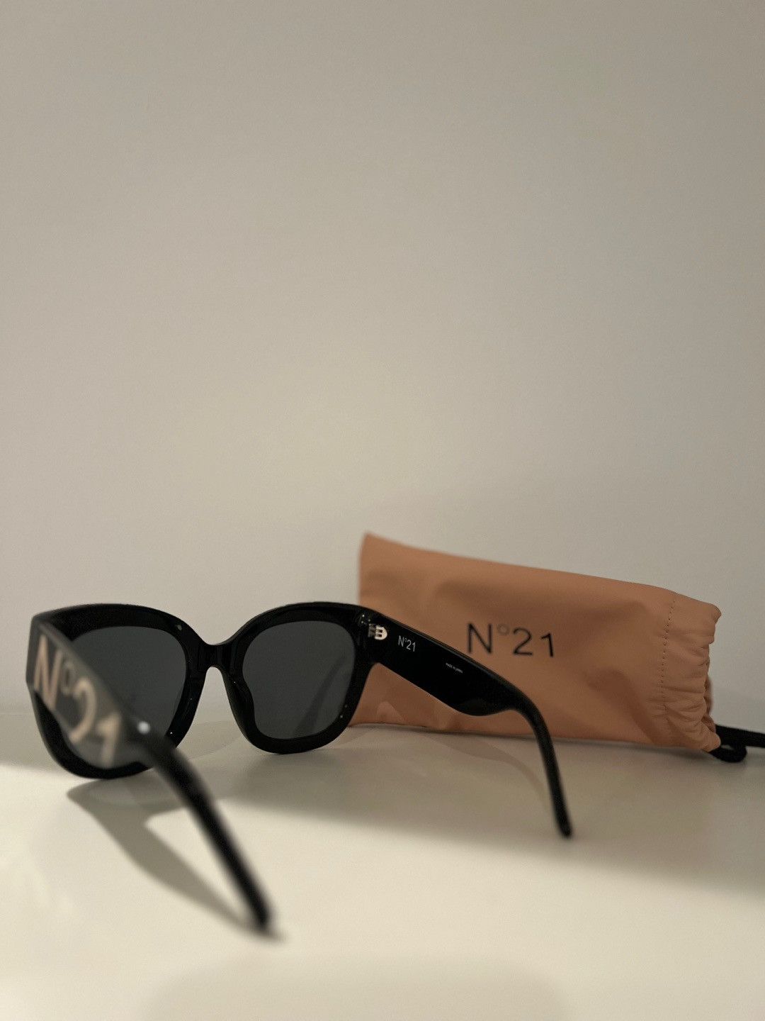 No. 21 No 21 Black Sunglasses Size ONE SIZE - 2 Thumbnail