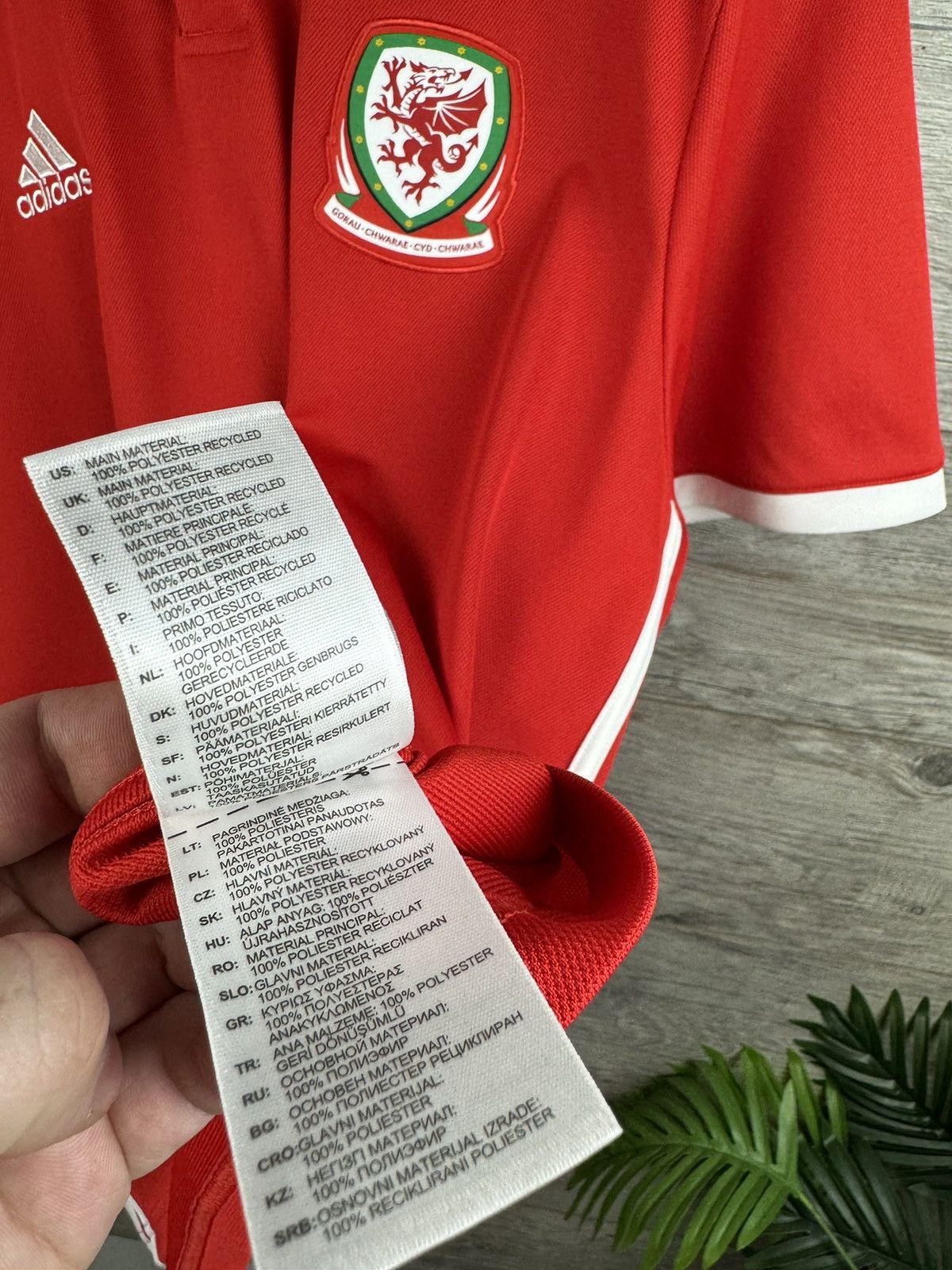 Adidas Adidas Wales Home 2018 Soccer Jersey size XL Size US XL / EU 56 / 4 - 13 Thumbnail