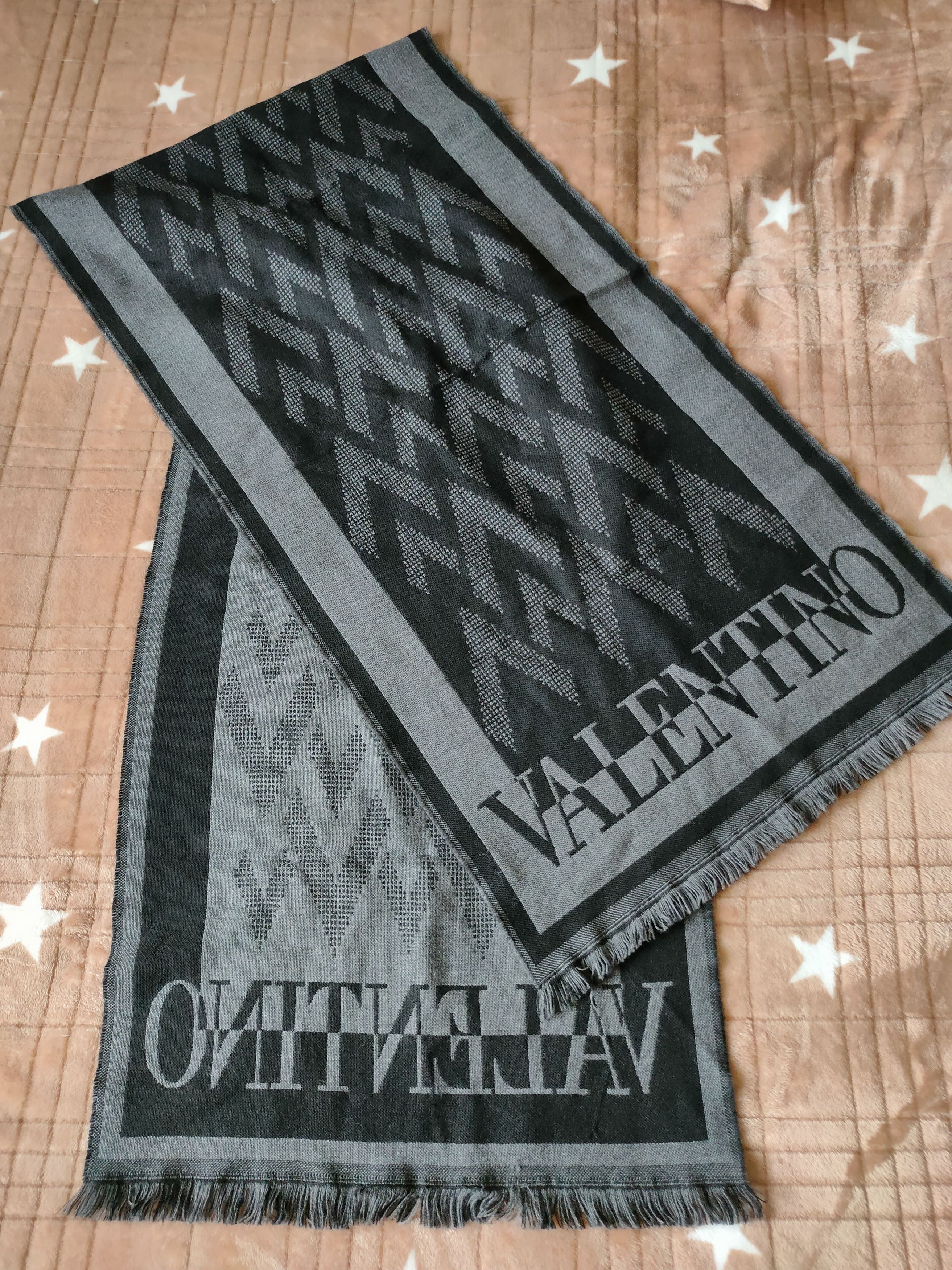 Valentino Valentino scarf cape scarf Valentino shawl handkerchief Size ONE SIZE - 5 Thumbnail