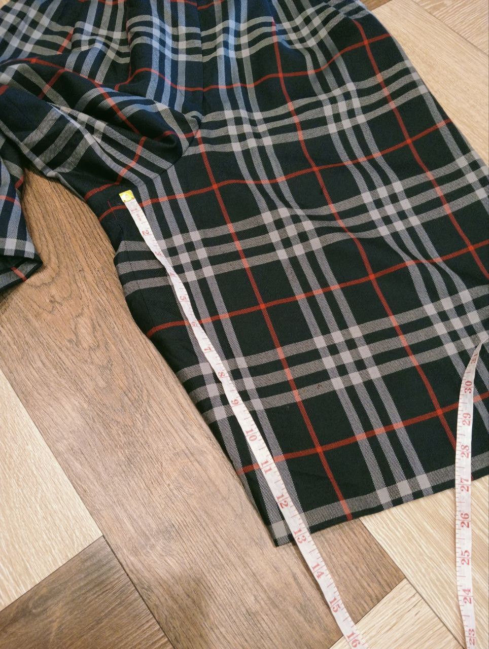 Burberry VINTAGE BURBERRYS NOVA CHECK WOOL SHORTPANTS Size 26" / US 2 / IT 38 - 11 Thumbnail