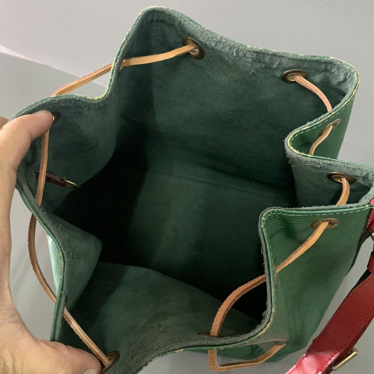 Louis Vuitton Authentic Louis Vuitton Epi Leather Petit Noe Size ONE SIZE - 17 Thumbnail