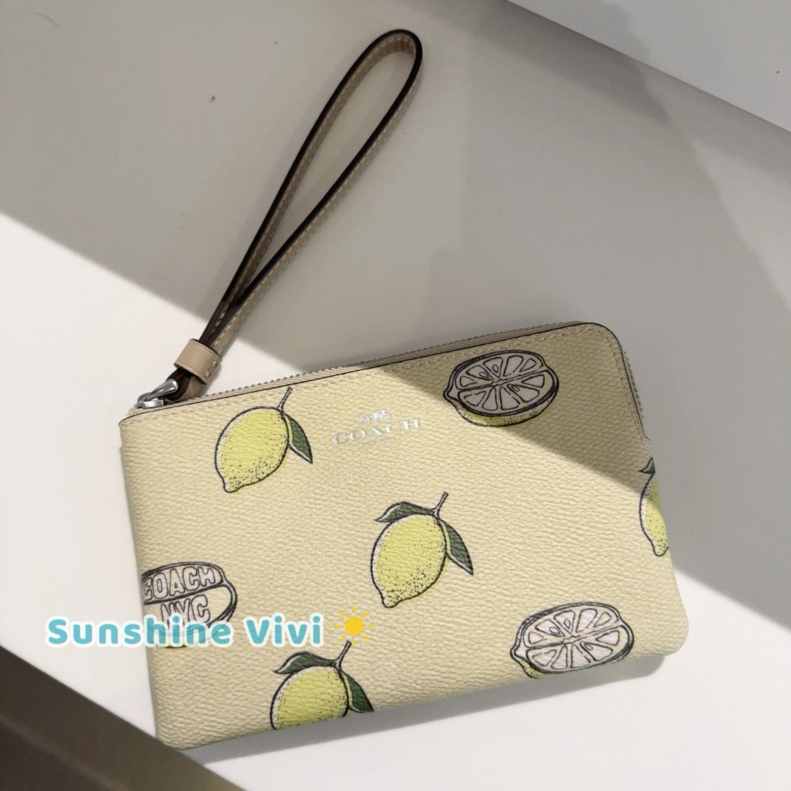 Coach NWT Coach CBB80 Corner Zip Wristlet Lemon Garden Glade Size ONE SIZE - 1 Thumbnail