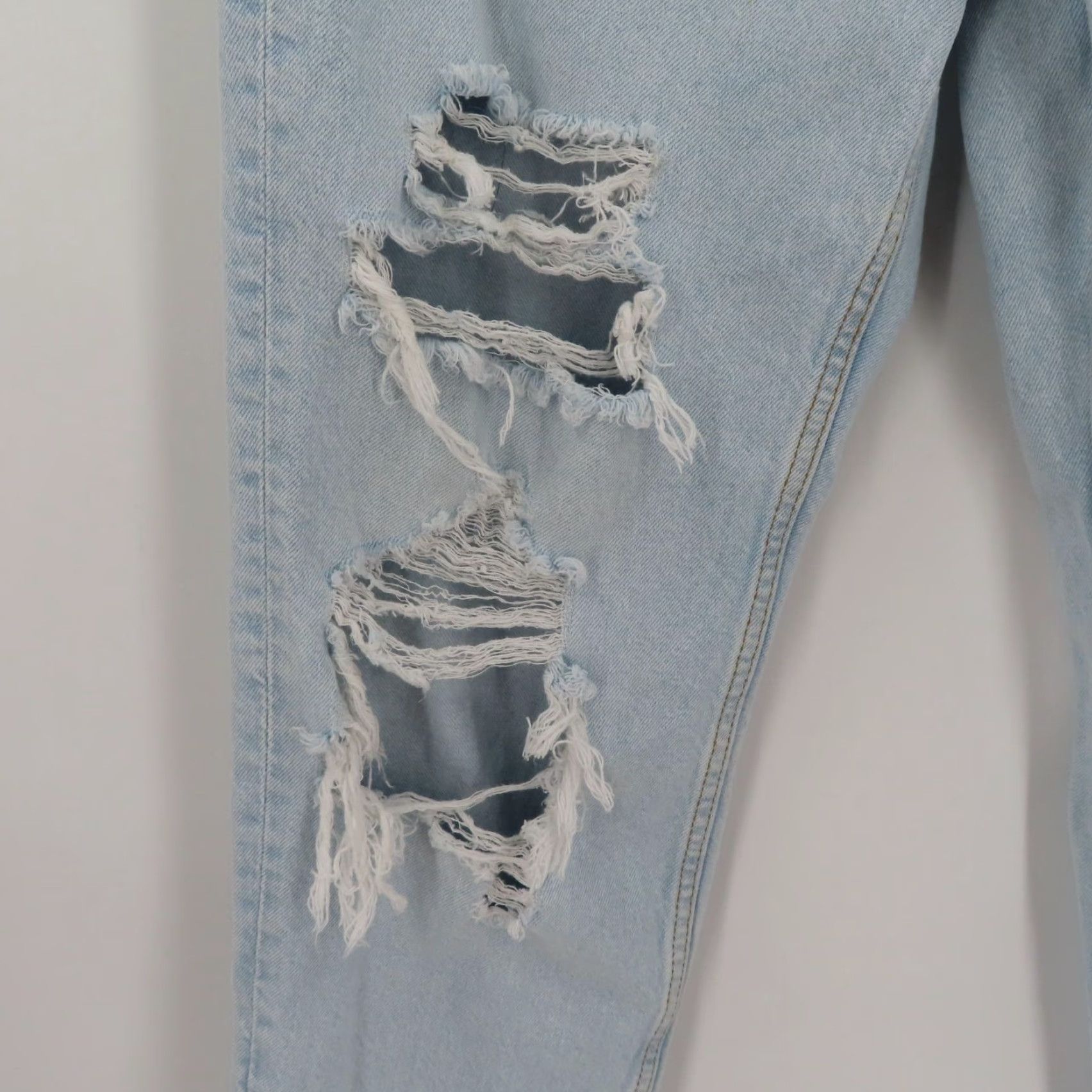 Denime VINTAGE &Denim Denim Blue 90s Boyfriend High Waist Jeans Button Fly Womens Size 2 Distressed Size 26" / US 2 / IT 38 - 4 Thumbnail