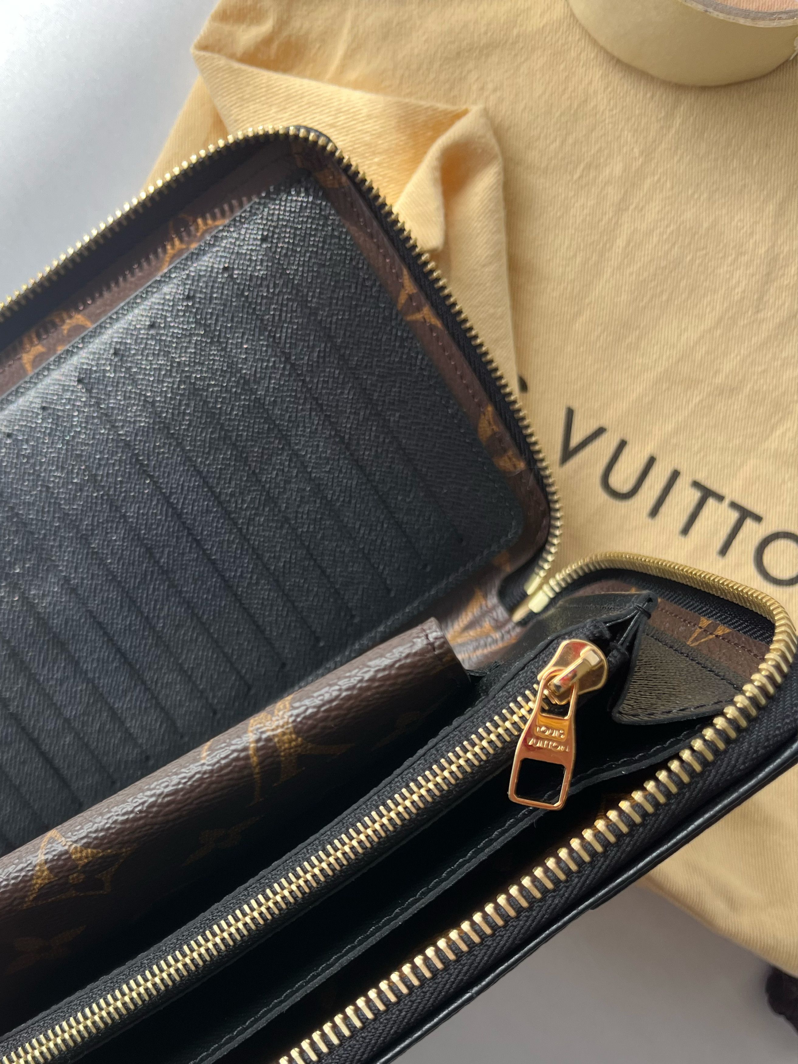 Louis Vuitton Louis Vuitton Monogram Daily Organizer Black Size ONE SIZE - 6 Thumbnail