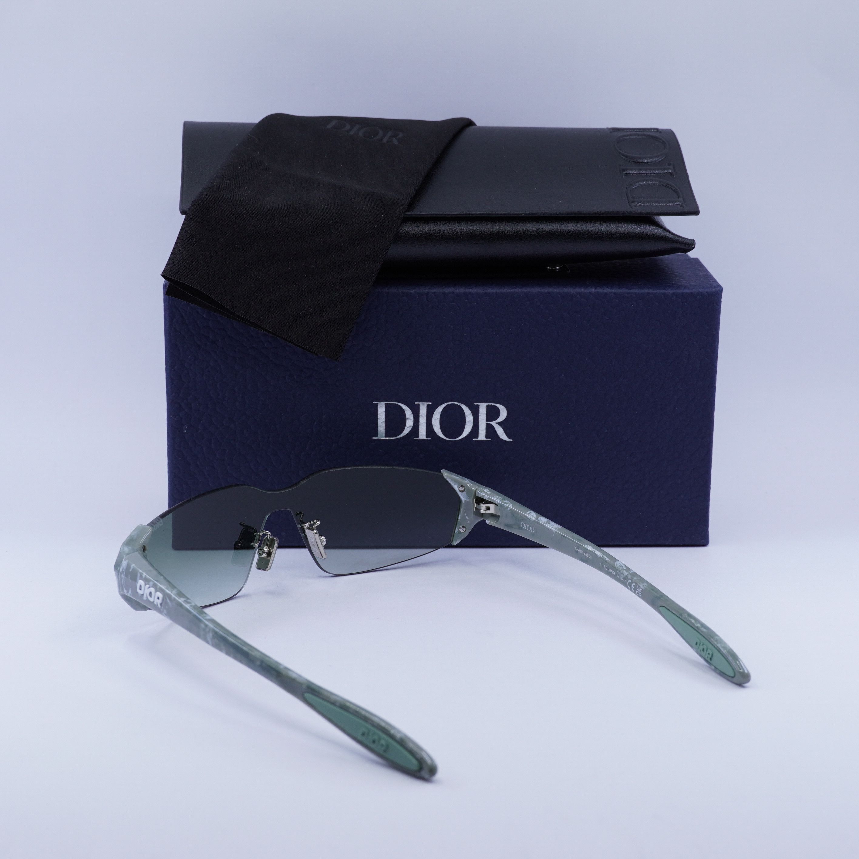 Dior Dior DIORBAY M1U 55C1 Sunglasses Green Geometric Frame Size ONE SIZE - 12 Thumbnail