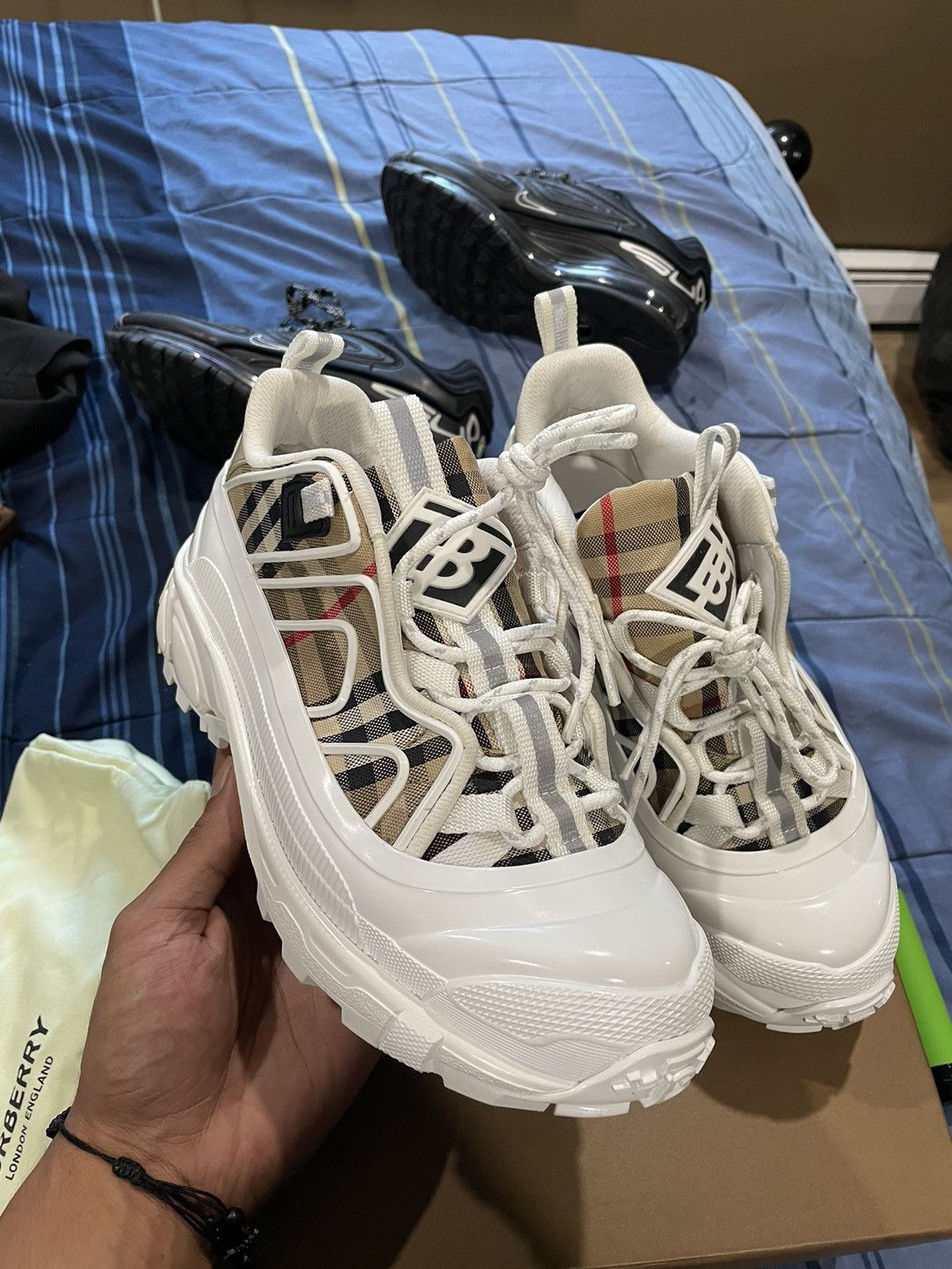 Burberry Burberrys Size US 9.5 / IT 39.5 - 1 Thumbnail