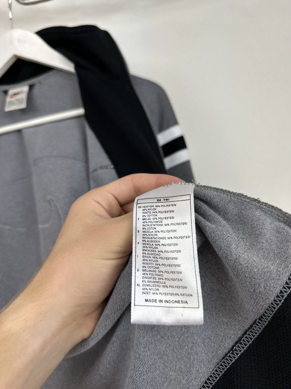 Nike Vintage 90s Nike Big Logo Embroidered Retro Track Jacket Size US S / EU 44-46 / 1 - 16 Thumbnail