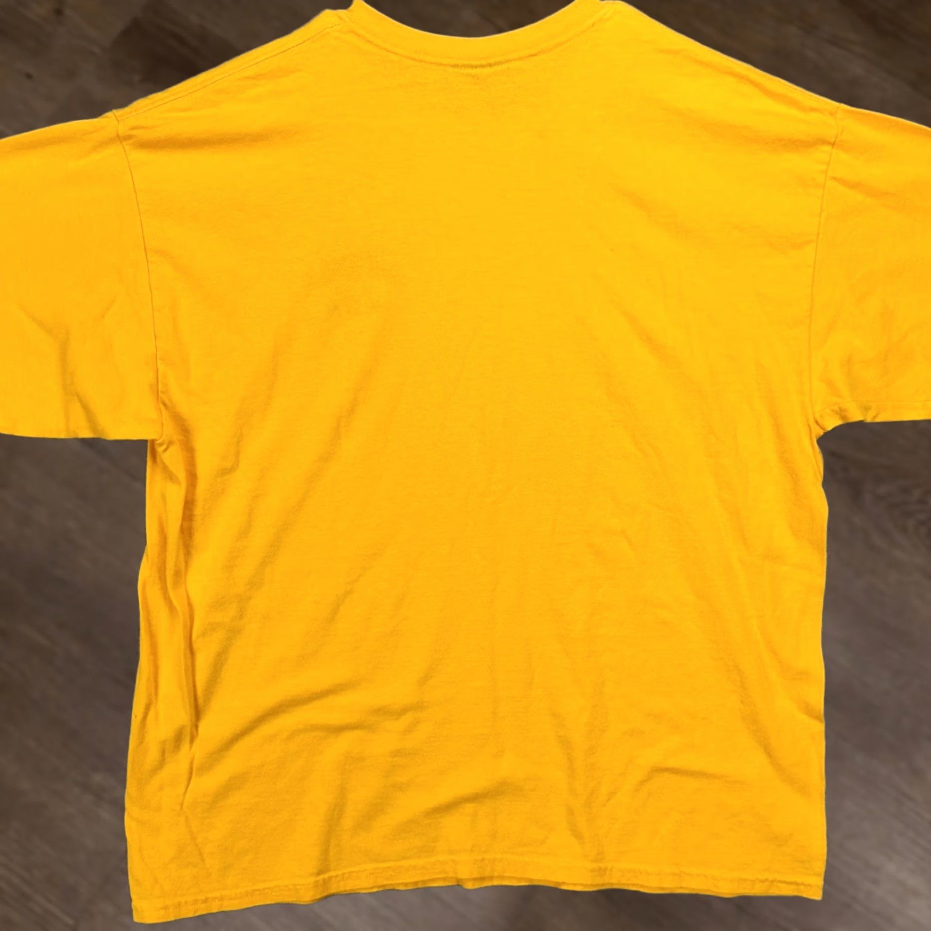Vintage Michigan Mom T-Shirt XL Yellow Short Sleeve Crew Neck Cotton Steve & Barry's Mens Tee Size US XL / EU 56 / 4 - 1 Thumbnail