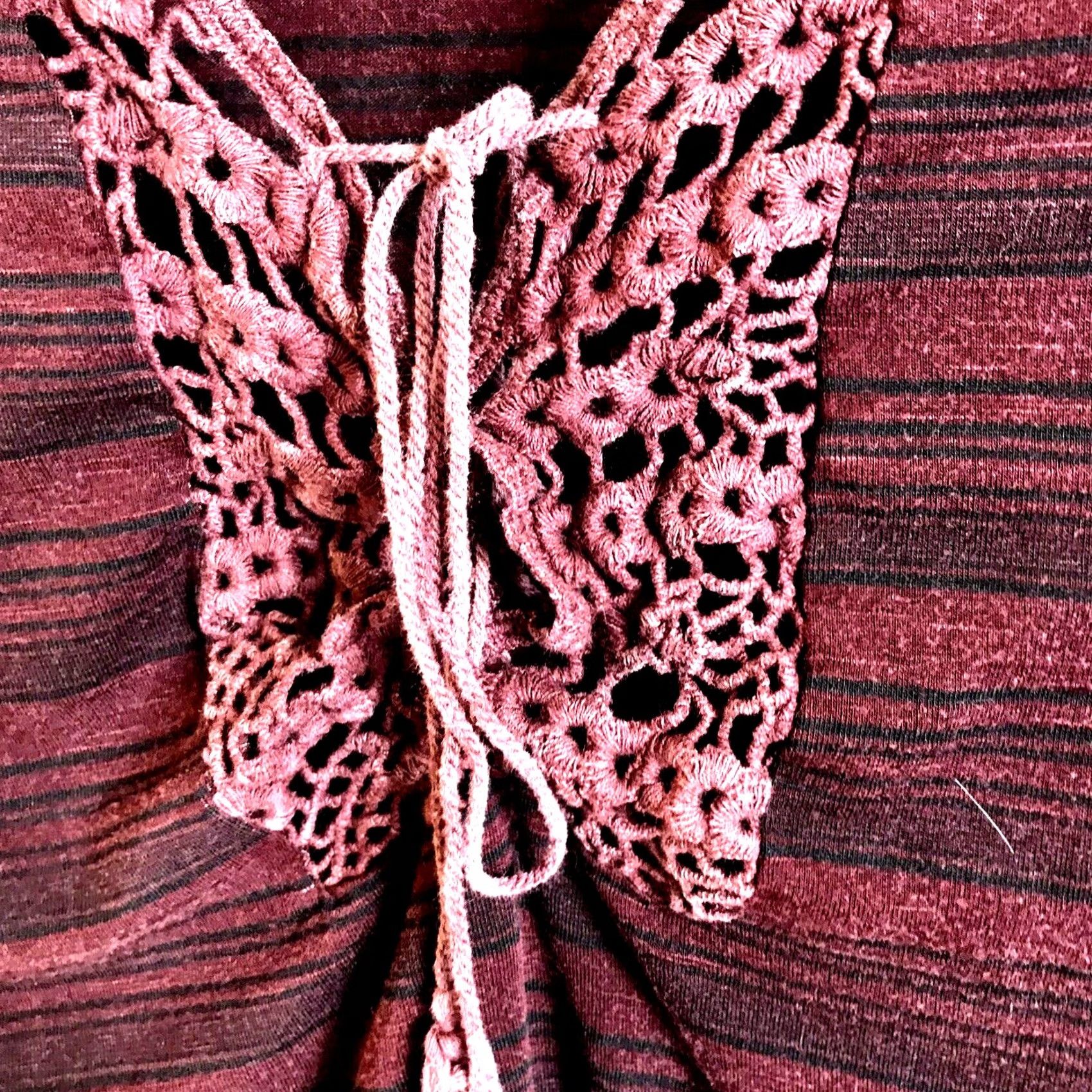 Vintage Gimmicks by BKE Blouse Shirt Juniors Large Red Boho Striped V-Neck Tassel Ties Lace Trim 52% Rayon 33% Poly 5% Spandex Womens Size L / US 10 / IT 46 - 4 Thumbnail