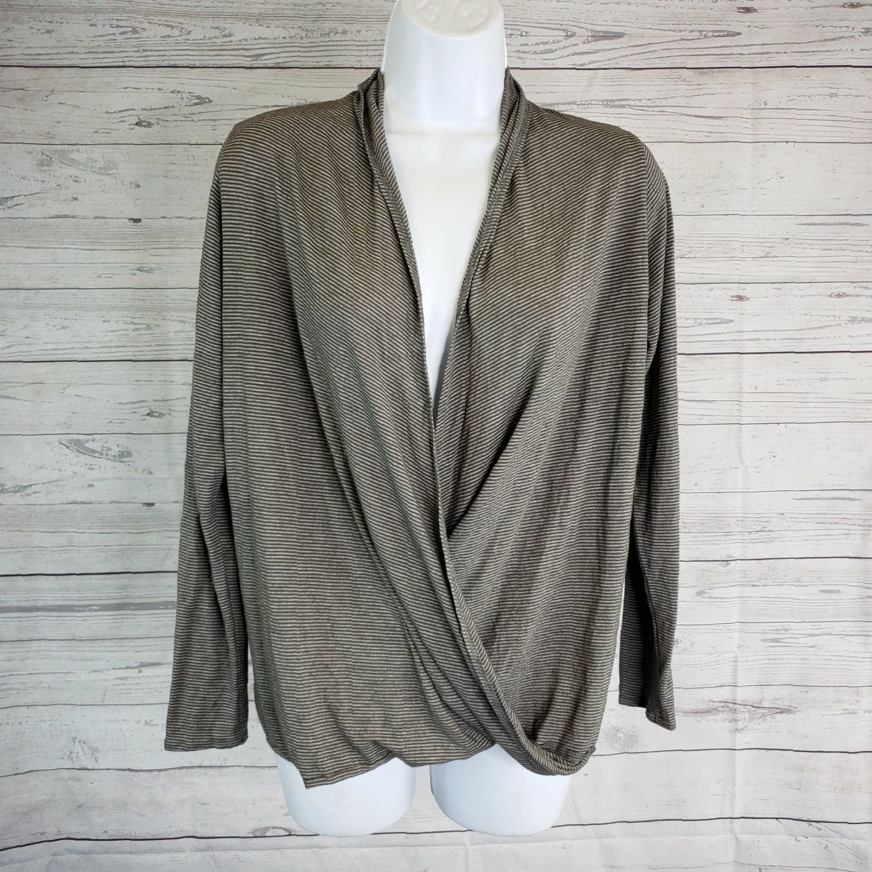 Vintage Comfy USA Womens Blouse Shirt Striped Long Sleeve V-Neck XS Gray Logo Pattern, XXS? Size XS / US 0-2 / IT 36-38 - 2 Thumbnail