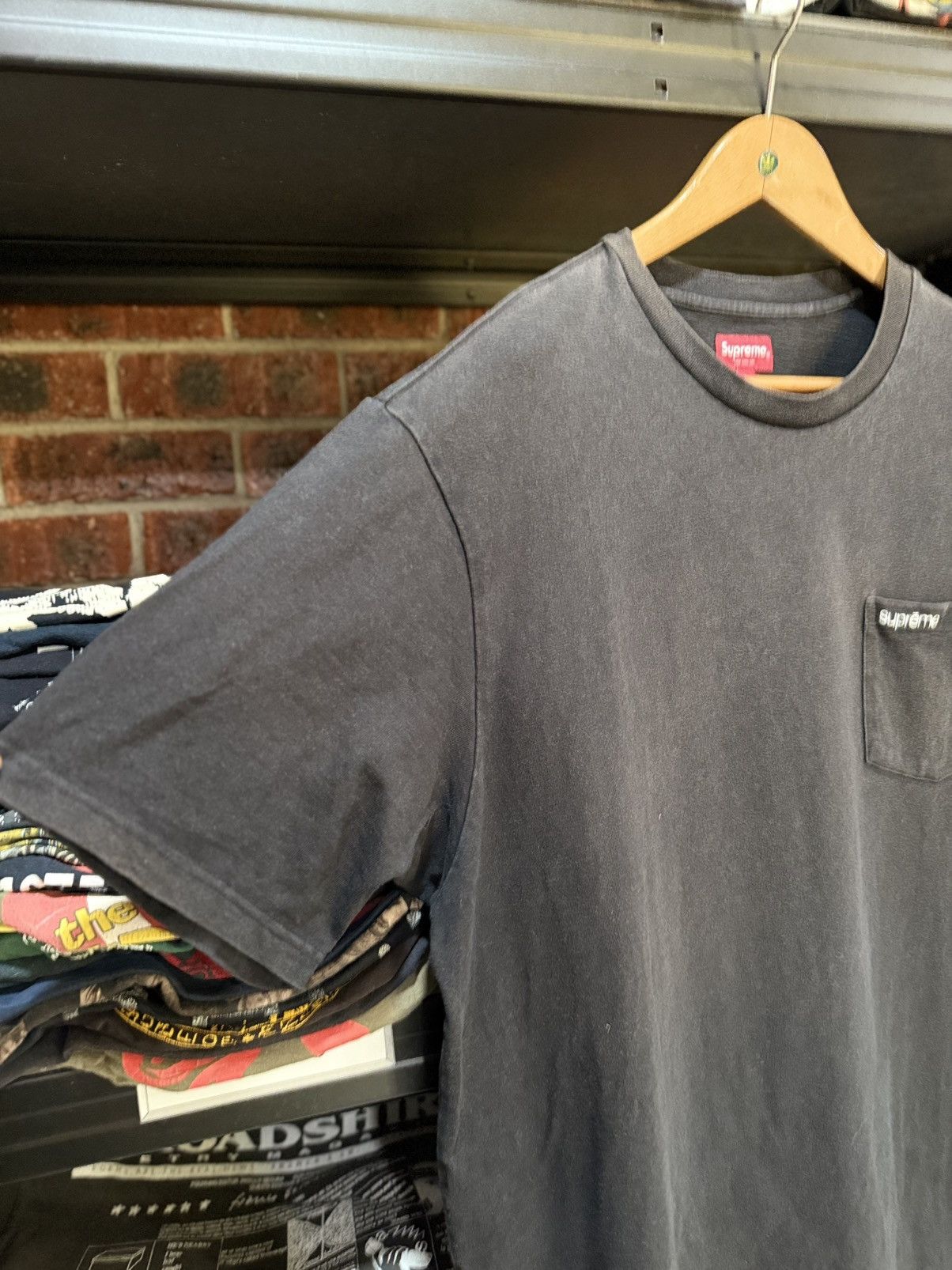 Supreme Sun Faded Supreme Pocket Embrodery Logo Streetwear Tee Size US XL / EU 56 / 4 - 4 Thumbnail