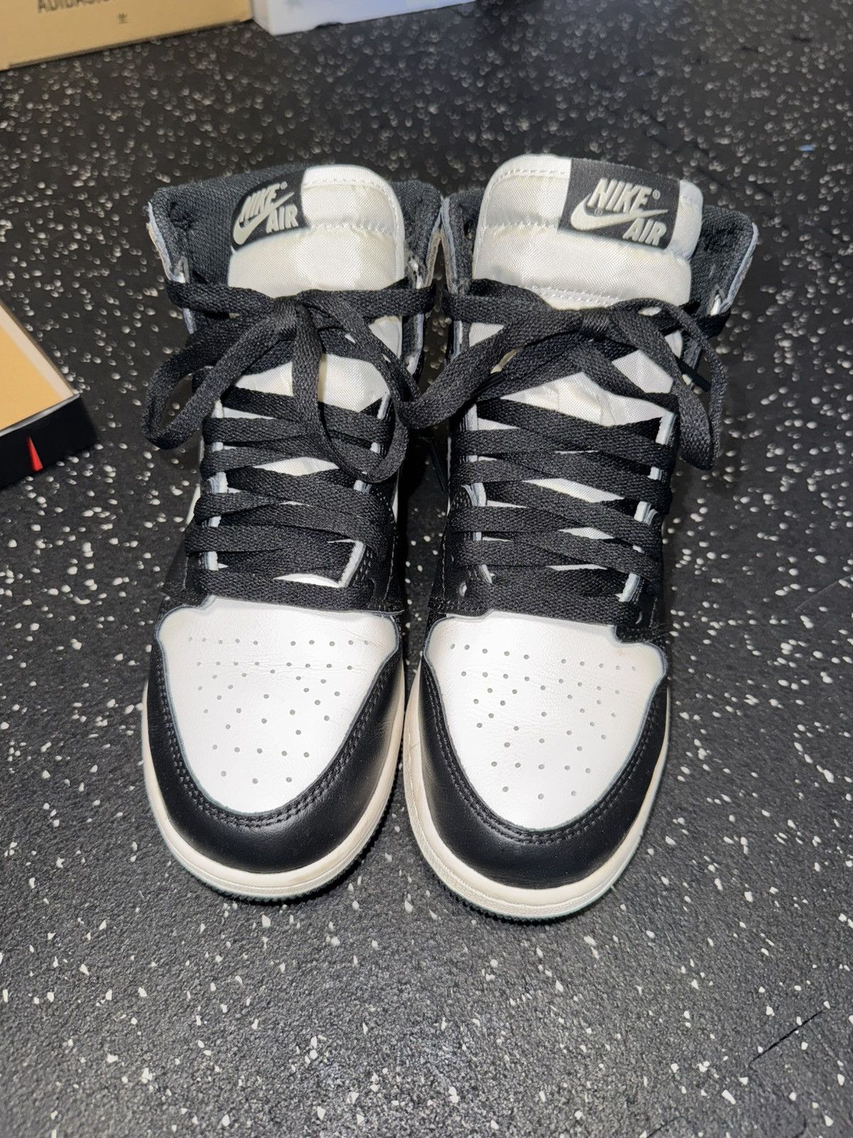 Jordan Brand × Nike Jordan 1 mocha pair of gently worn sneakers. Sz 5.5Y Size US 5.5 / EU 38 - 4 Thumbnail