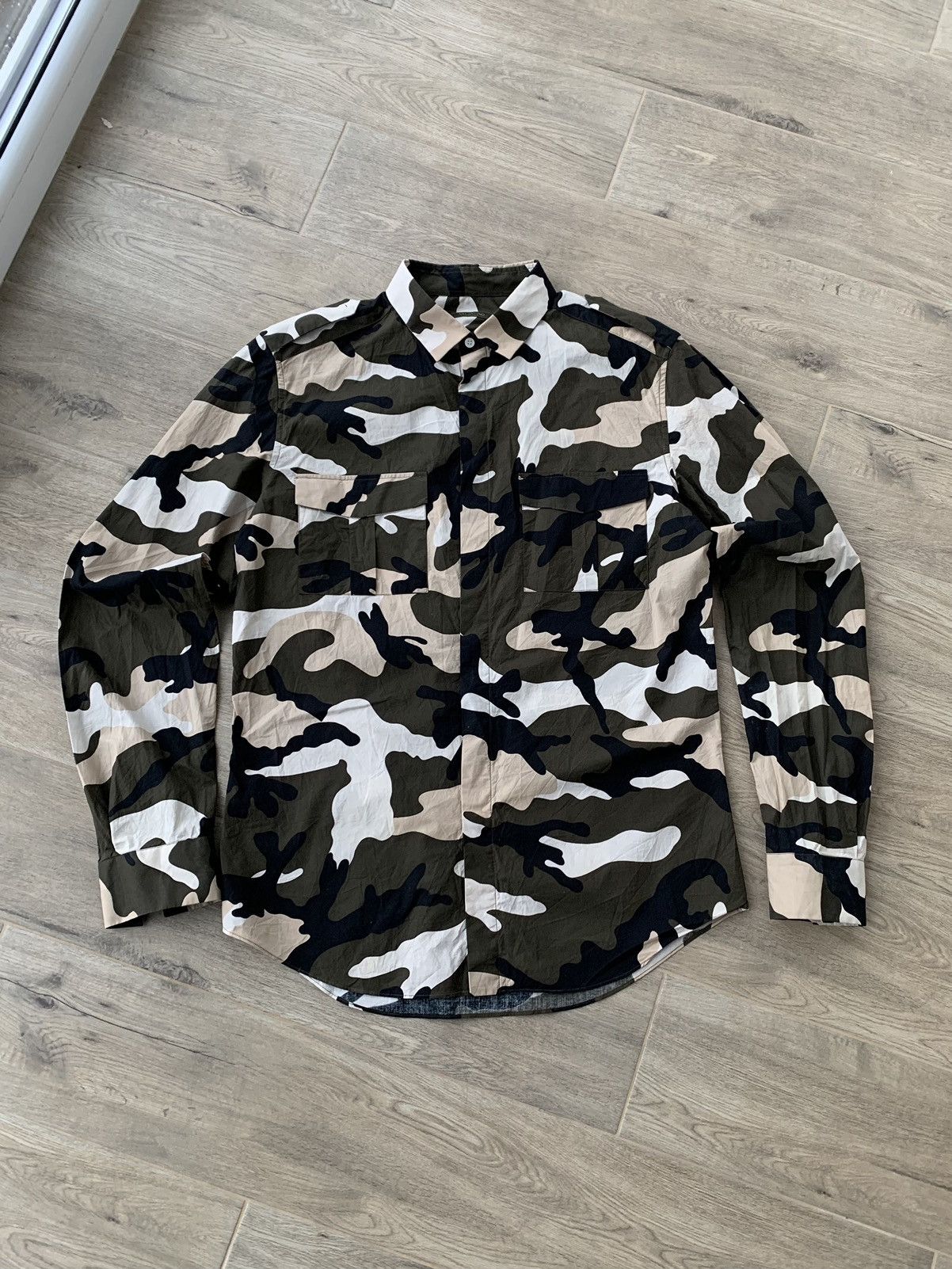 Valentino VALENTINO Camouflage Shirt Size US S / EU 44-46 / 1 - 4 Thumbnail