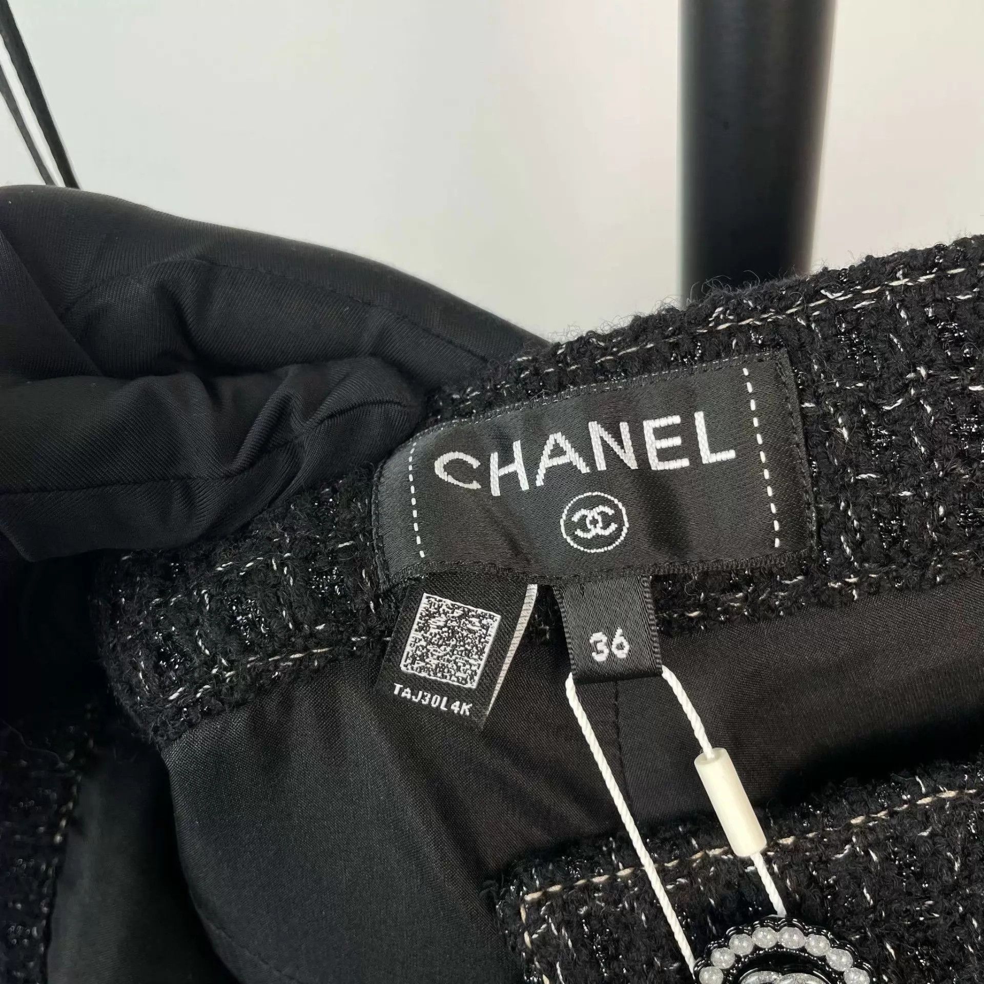Chanel Chanel Wool Pants B&W 36 Unused Spare Button Size 26" / US 2 / IT 38 - 3 Thumbnail