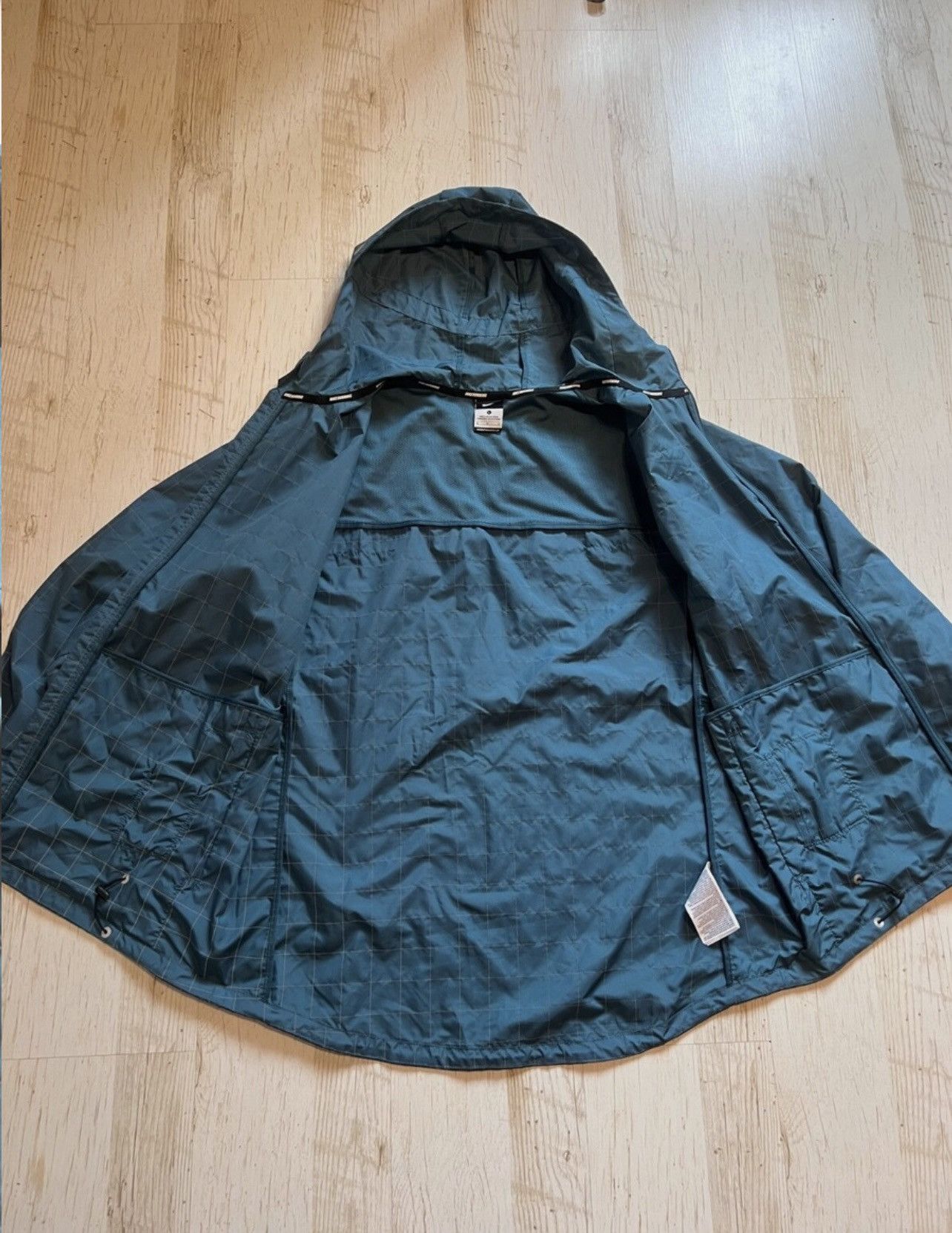 Nike Nike Flicker Flash 3M Windbreaker Jacket L Reflective Size US L / EU 52-54 / 3 - 9 Thumbnail