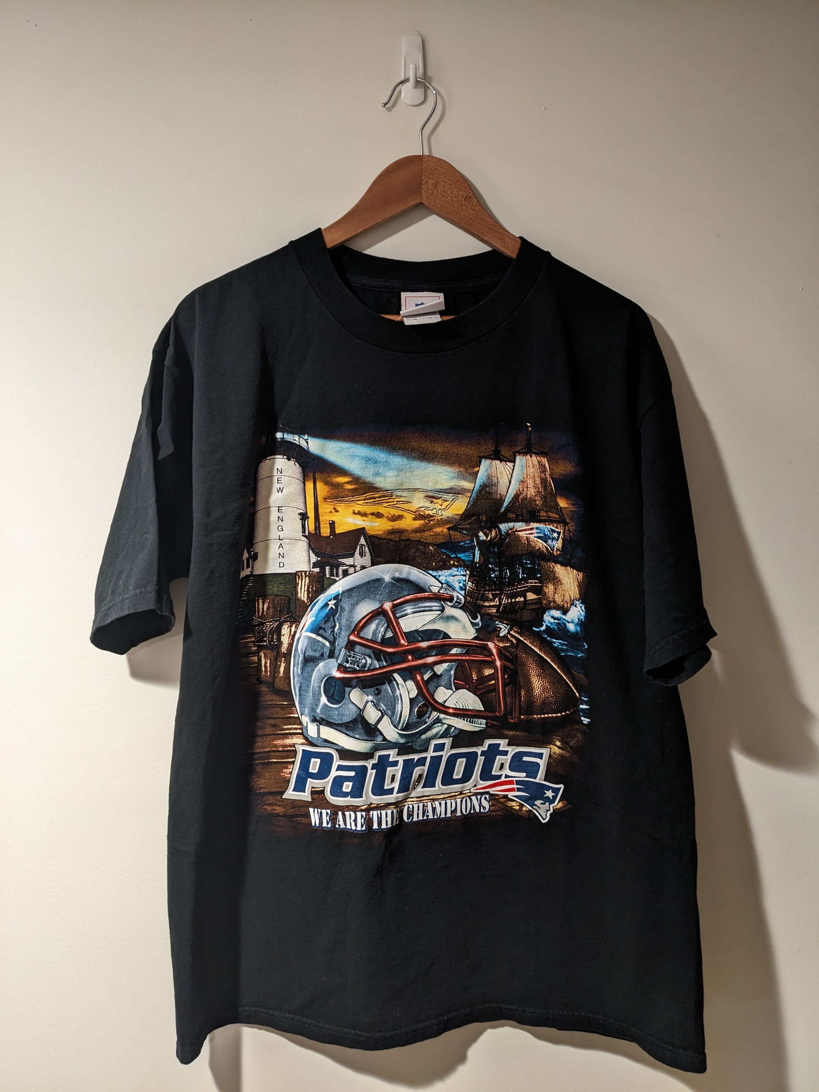 NFL × Vintage Vintage 90s New England Patriots NFL Football Helmet T-Shirt Size US L / EU 52-54 / 3 - 1 Thumbnail