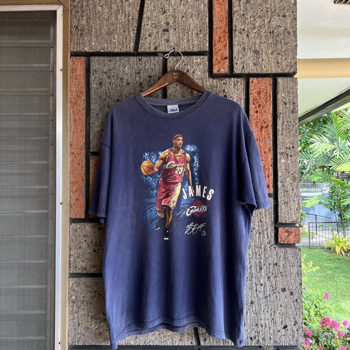 NBA VTG ‘00s Lebron James Cleveland Cavalier Rookie Tee Shirt Size US XL / EU 56 / 4 - 3 Thumbnail