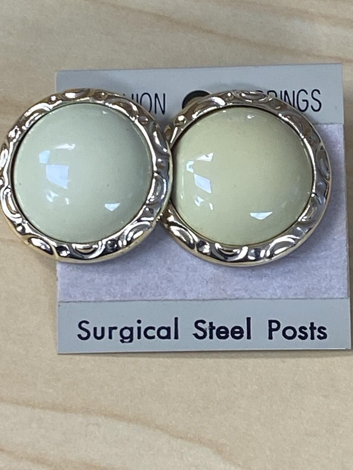 The Unbranded Brand Beautiful Gold Tone Cream Center Stud Earrings Size ONE SIZE - 3 Thumbnail