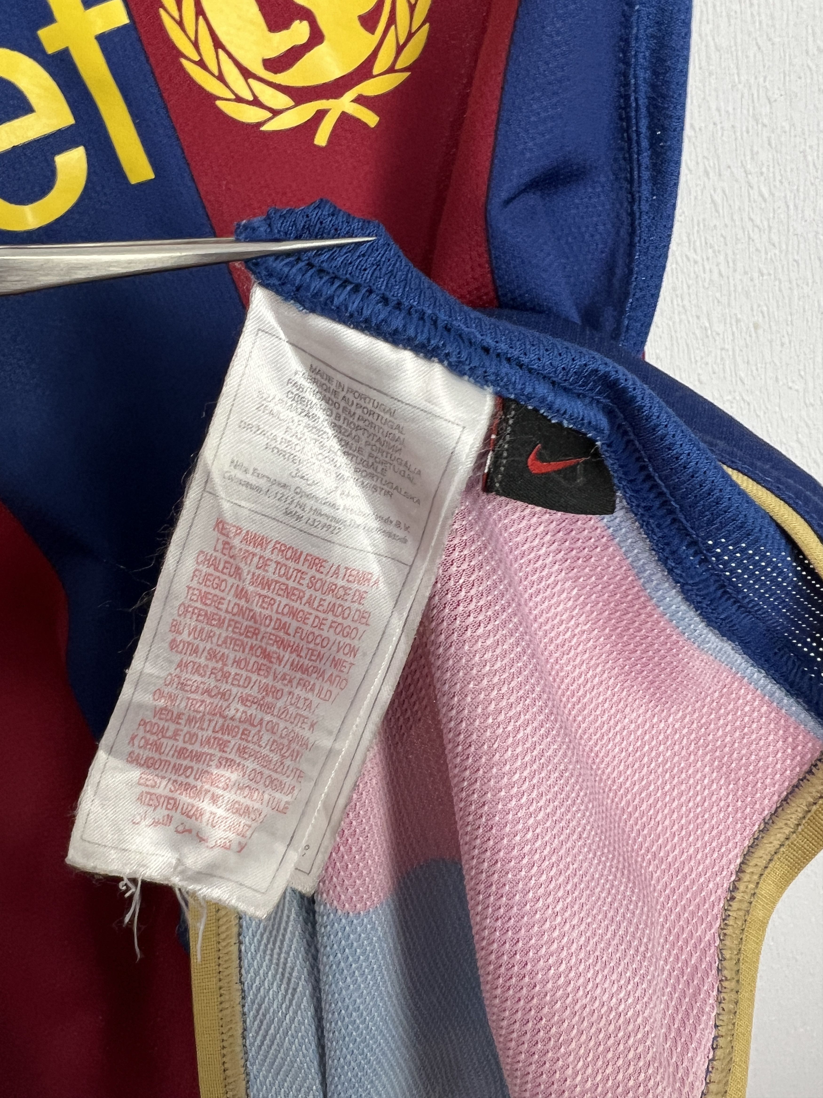Nike Barcelona football shirt 2007 Soccer Nike Jersey Mens Tee Size US M / EU 48-50 / 2 - 9 Thumbnail