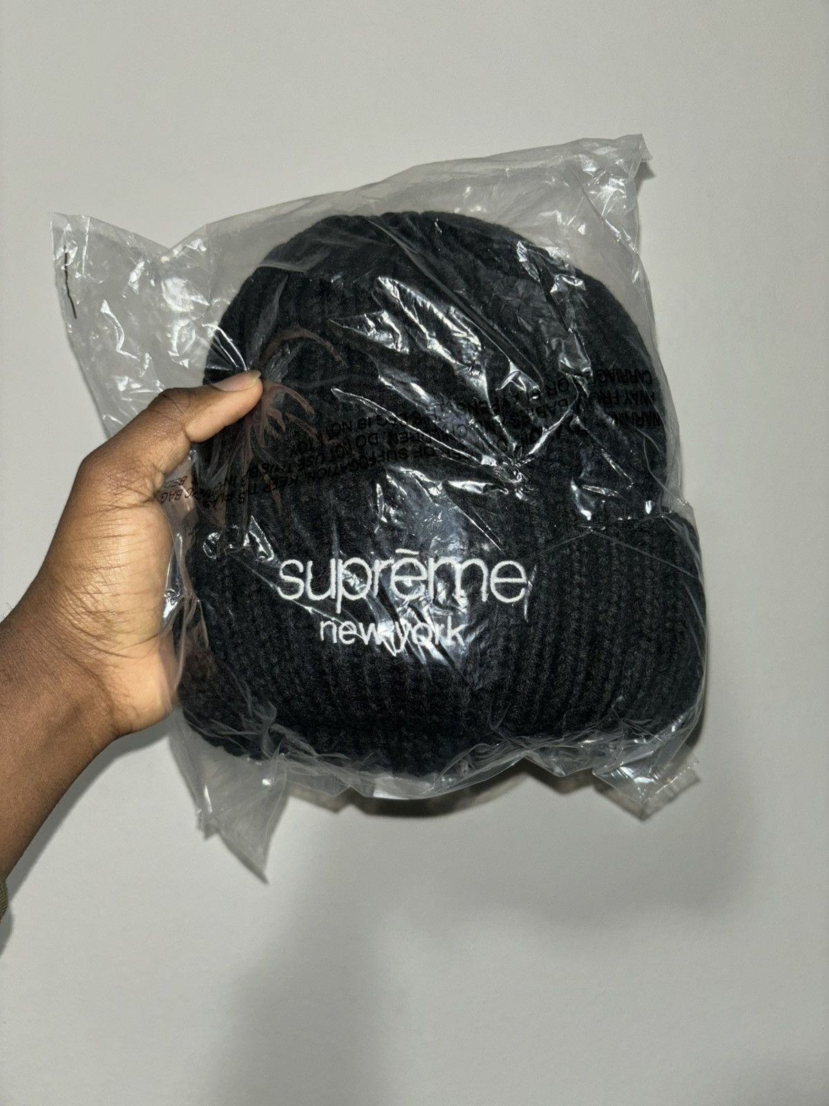 New Era × Supreme Supreme Classic Logo Chunky Ribbed Beanie FW23 Size ONE SIZE - 1 Thumbnail