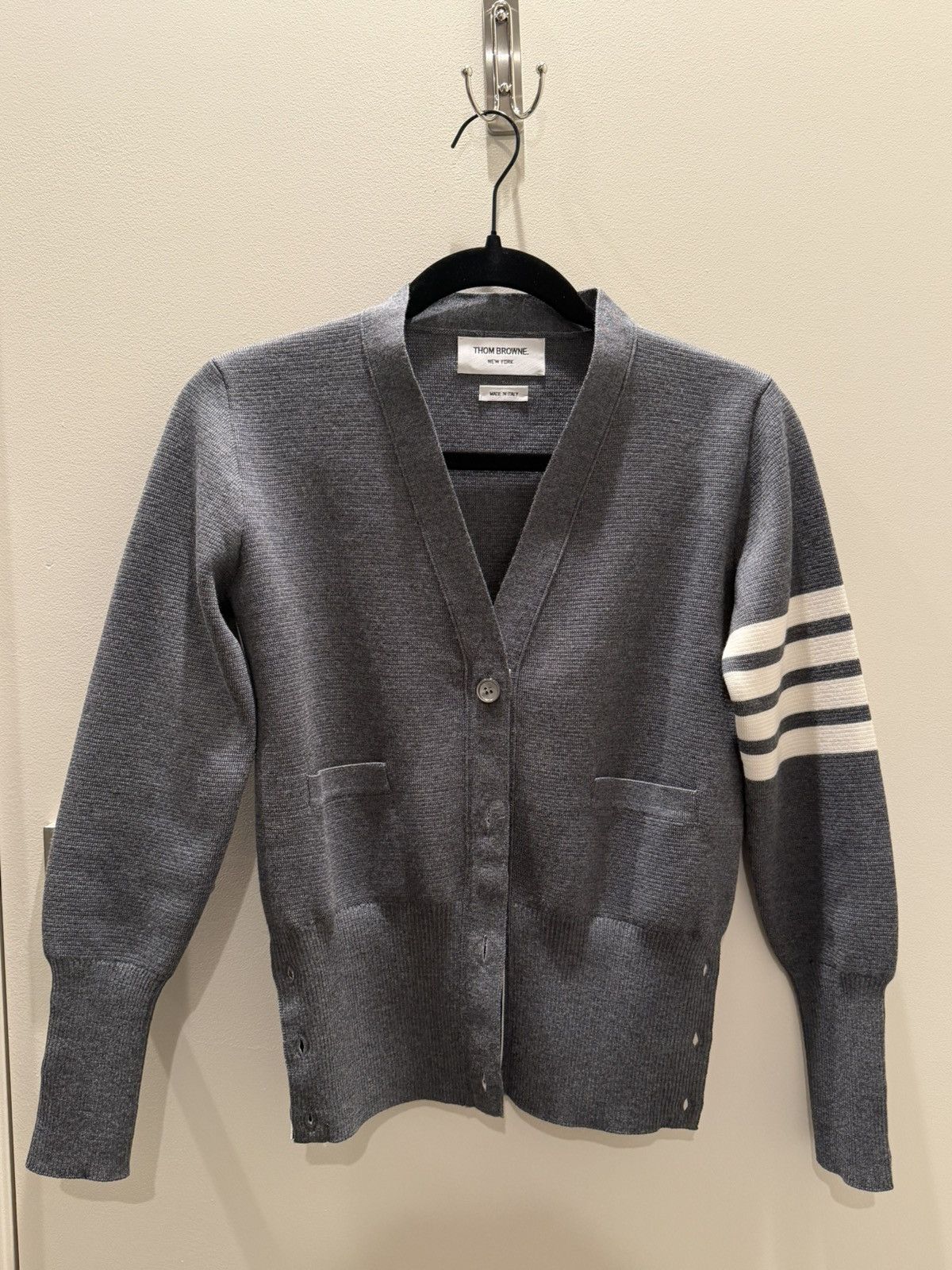 Thom Browne Thom Browne Wool 4-Bar V-Neck Cardigan Size XS / US 0-2 / IT 36-38 - 1 Thumbnail
