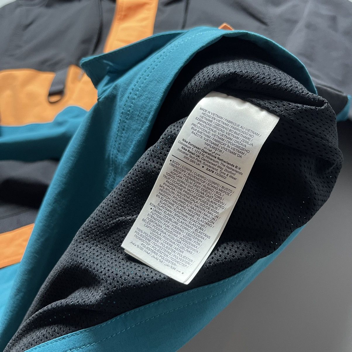 Nike CHELSEA NIKE 2021/2022 WOVEN HOODED FOOTBALL JACKET Size US L / EU 52-54 / 3 - 15 Thumbnail