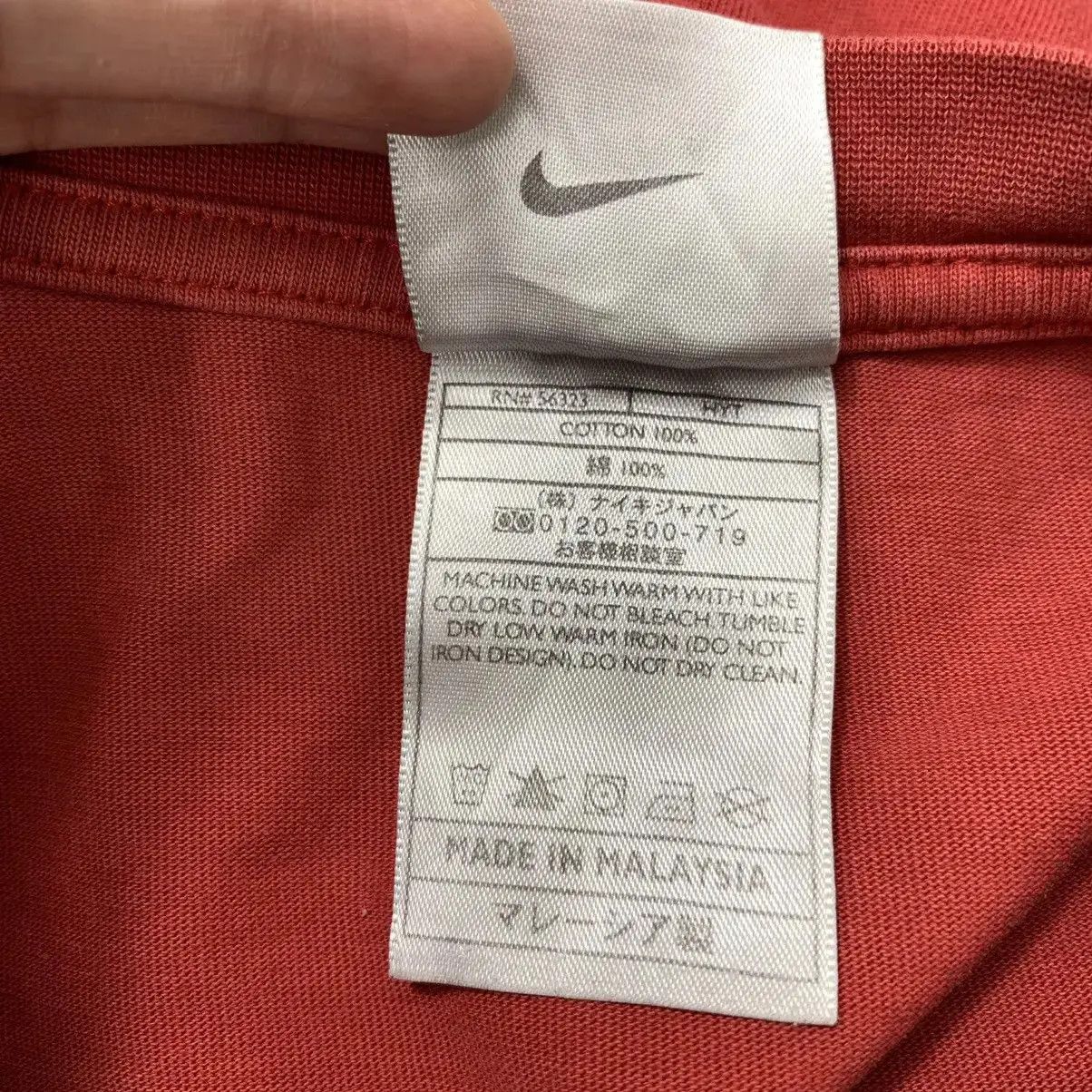 Nike Vintage NIKE SWOOSH Center Logo Red Tee Shirt Collection Size US L / EU 52-54 / 3 - 6 Thumbnail