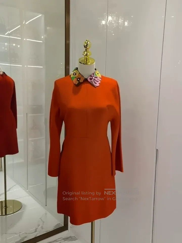 Valentino Valentino dress Size M / US 6-8 / IT 42-44 - 1 Thumbnail